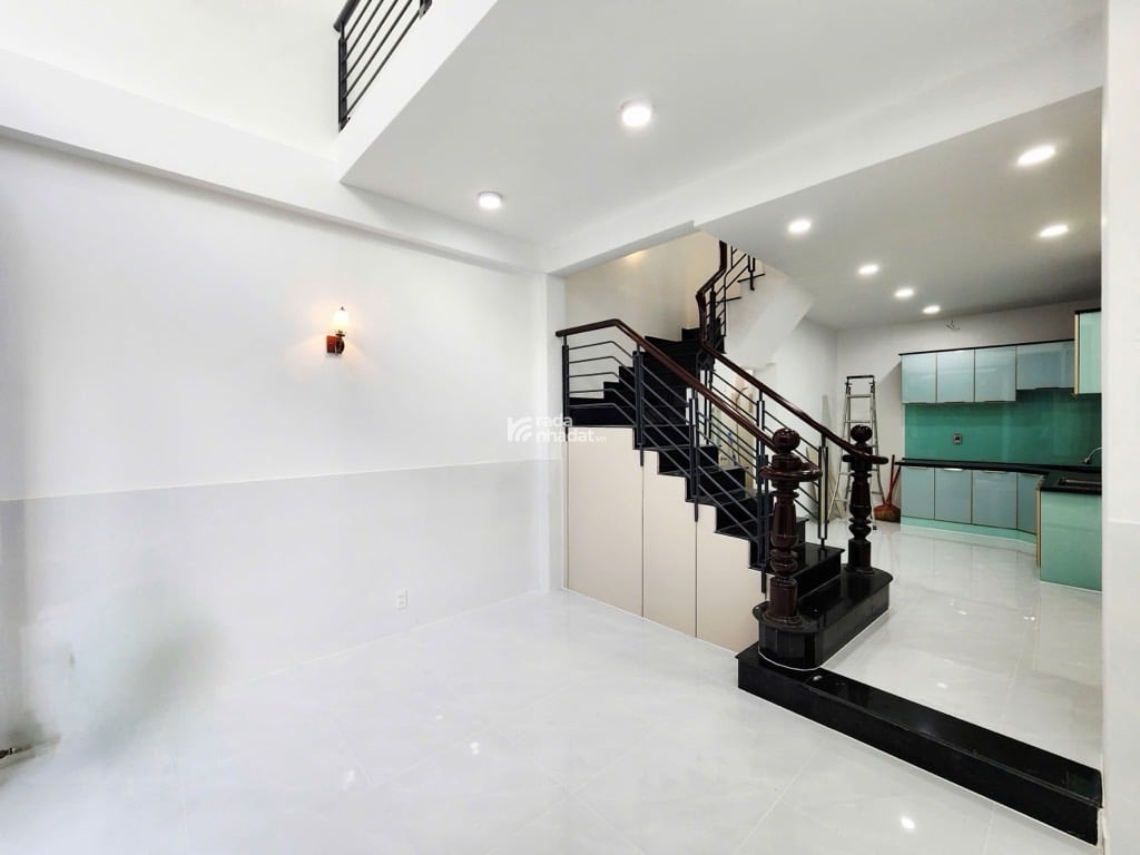 Ngay Khu Vip Tân Sơn Nhì Nhà 5 Tầng BTCT - 37m2 - N4,2x9 - 5PN - Hẻm Nhựa Oto Thoáng 