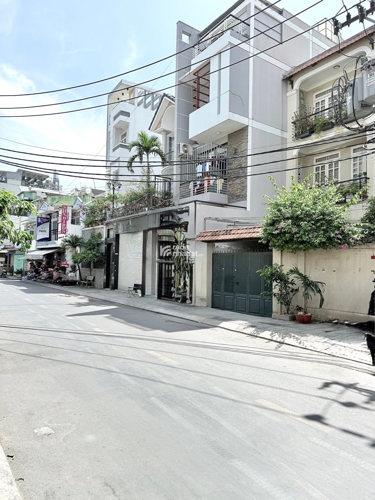 MẶT TIỀN KINH DOANH - GẦN SÂN BAY 5 TẦNG - HẦM (6.5*18) - 127M2 NỞ HẬU - THANG MÁY - 5PN, 5WC