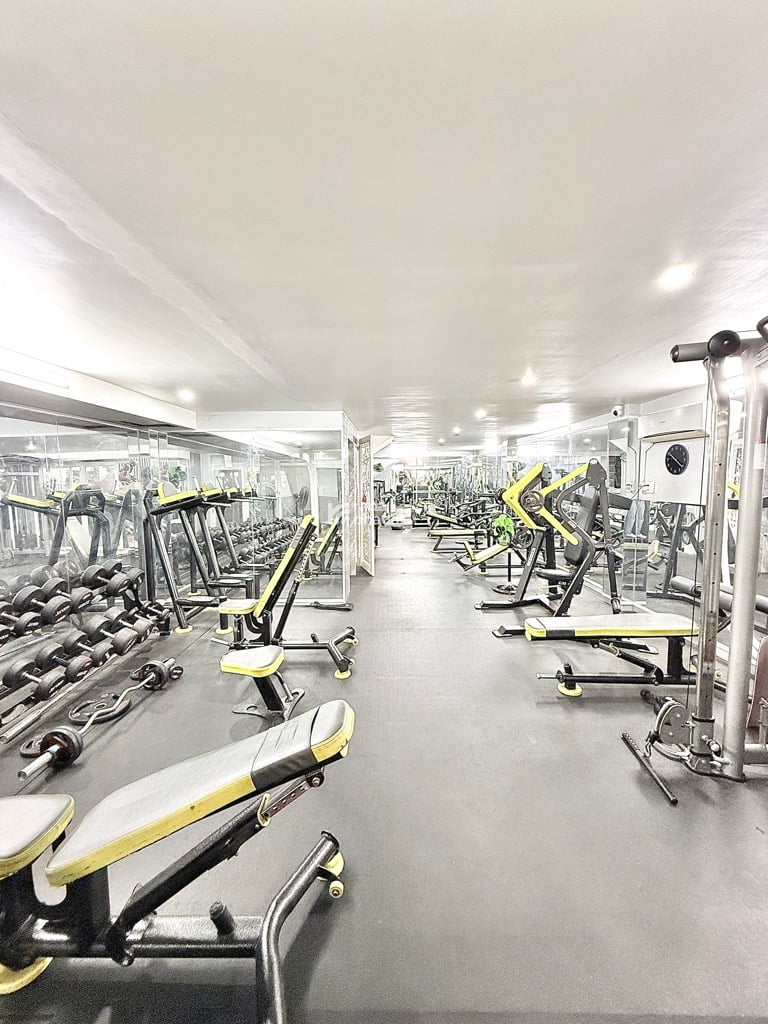 MẶT TIỀN KINH DOANH - GẦN SÂN BAY 5 TẦNG - HẦM (6.5*18) - 127M2 NỞ HẬU - THANG MÁY - 5PN, 5WC