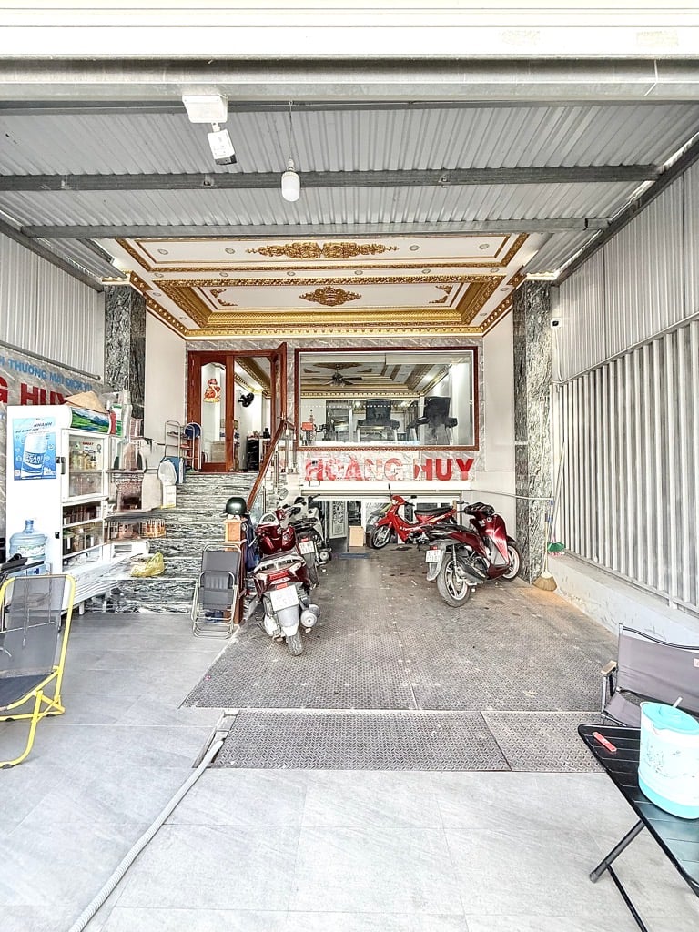 MẶT TIỀN KINH DOANH - GẦN SÂN BAY 5 TẦNG - HẦM (6.5*18) - 127M2 NỞ HẬU - THANG MÁY - 5PN, 5WC