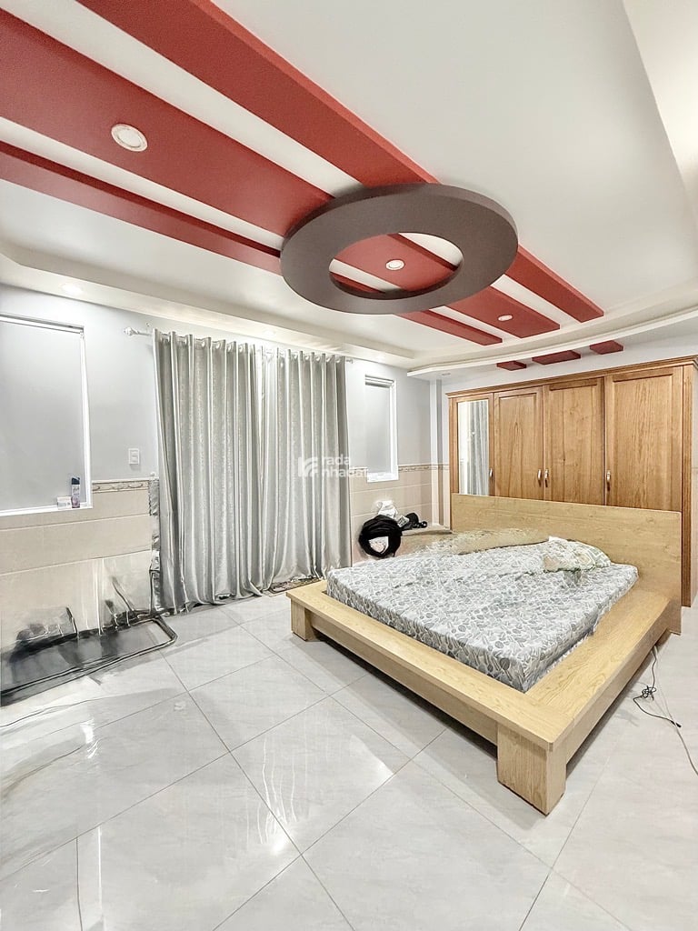 MẶT TIỀN KINH DOANH - GẦN SÂN BAY 5 TẦNG - HẦM (6.5*18) - 127M2 NỞ HẬU - THANG MÁY - 5PN, 5WC