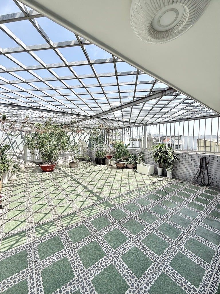 MẶT TIỀN KINH DOANH - GẦN SÂN BAY 5 TẦNG - HẦM (6.5*18) - 127M2 NỞ HẬU - THANG MÁY - 5PN, 5WC