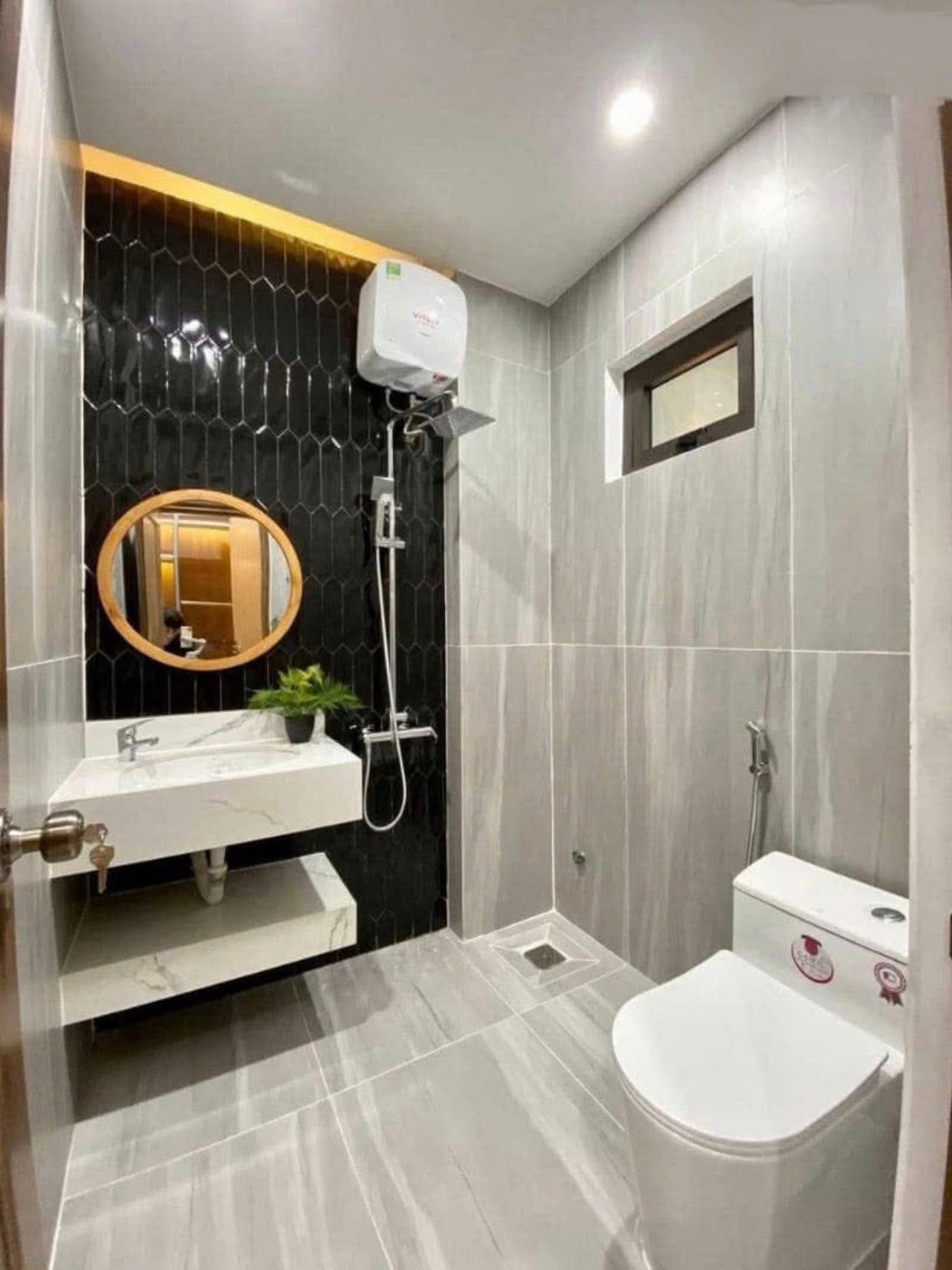 Kẹt tiền cần bán nhà Nguyễn Gia Trí, Bình Thạnh, gần bến xe miền đông, SHR giá nhỉnh 4 tỷ TL