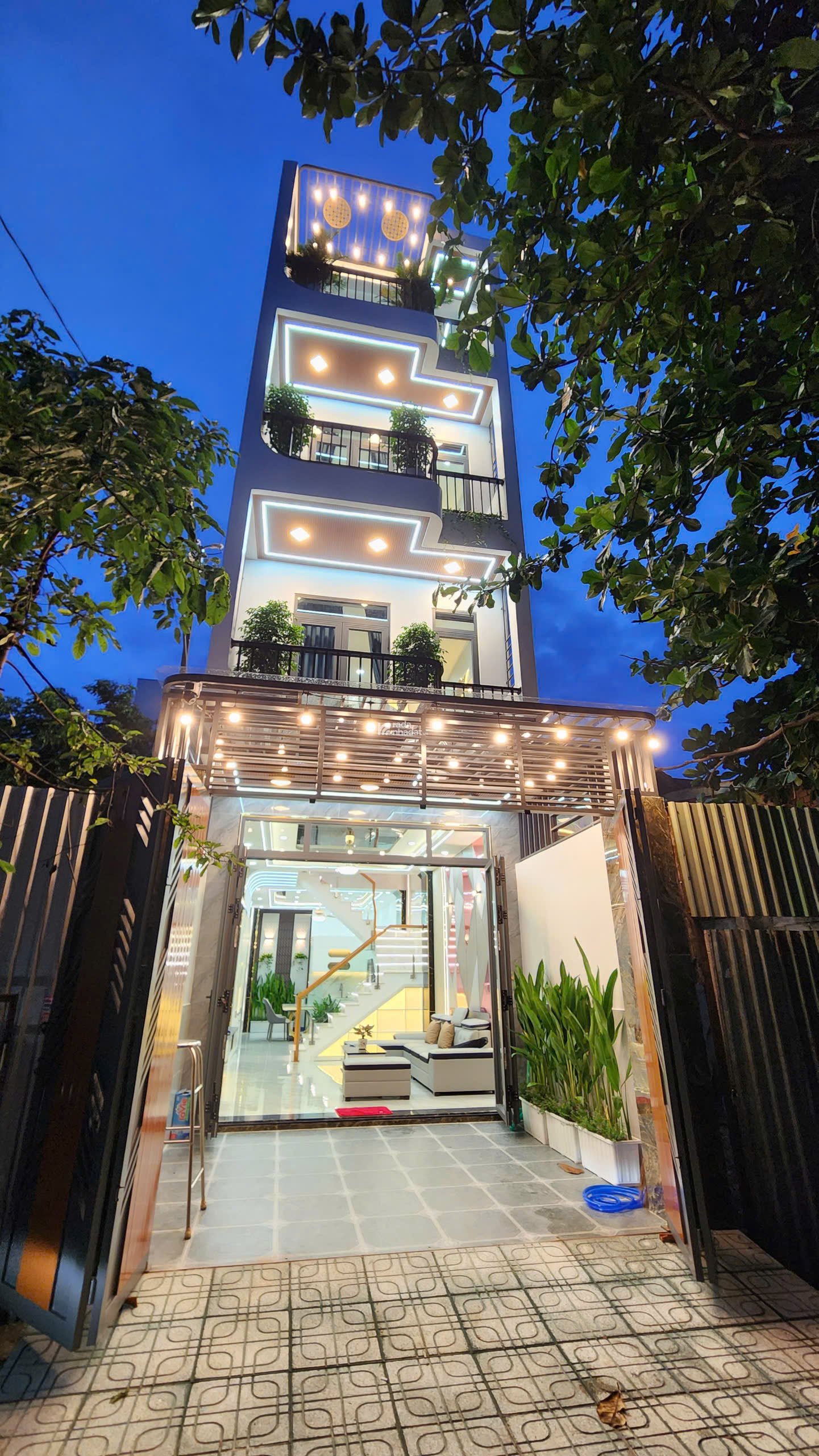 NHÀ PHỐ CAO CẤP - 1/ LÂM THỊ HỐ, QUẬN 12 - 3 TỶ NHẬN NHÀ