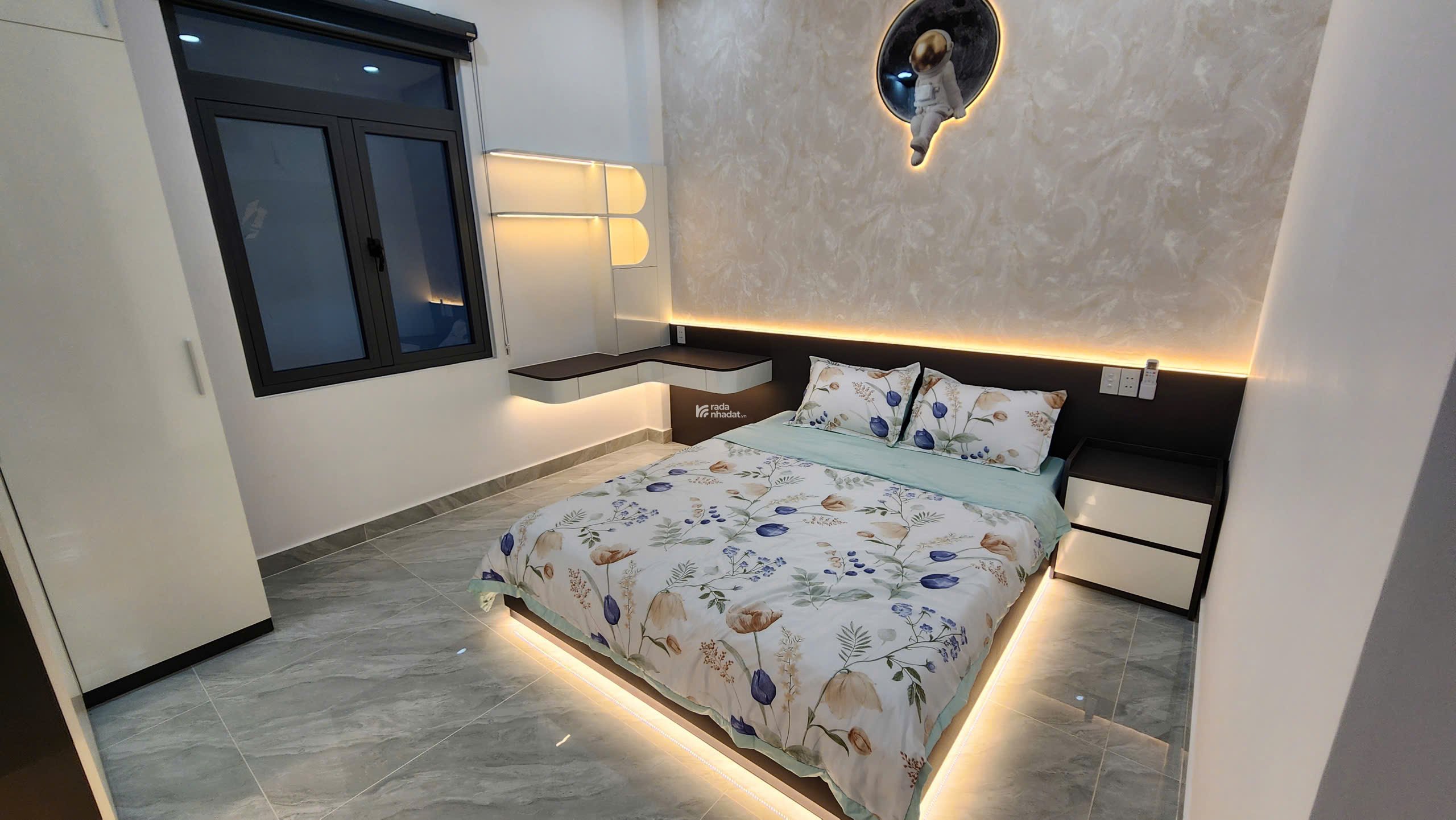 NHÀ PHỐ CAO CẤP - 1/ LÂM THỊ HỐ, QUẬN 12 - 3 TỶ NHẬN NHÀ