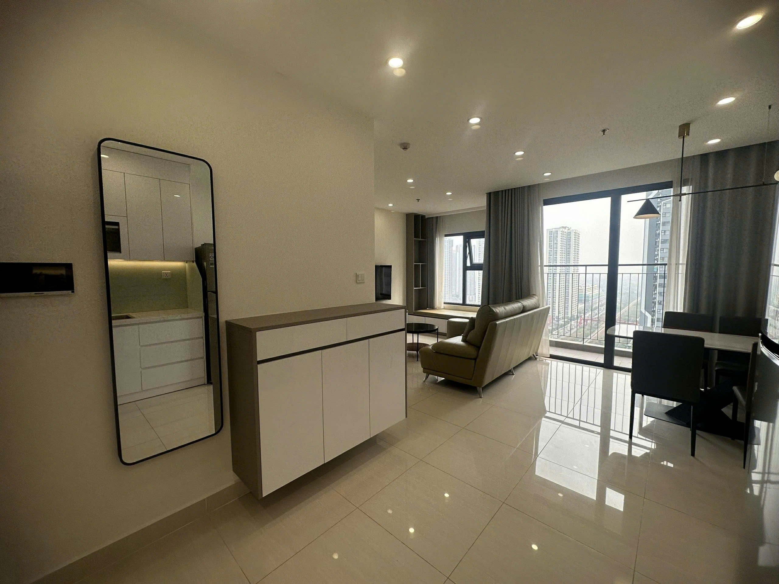 Cho thuê căn hộ 2 ngủ ở Vinhomes smart city