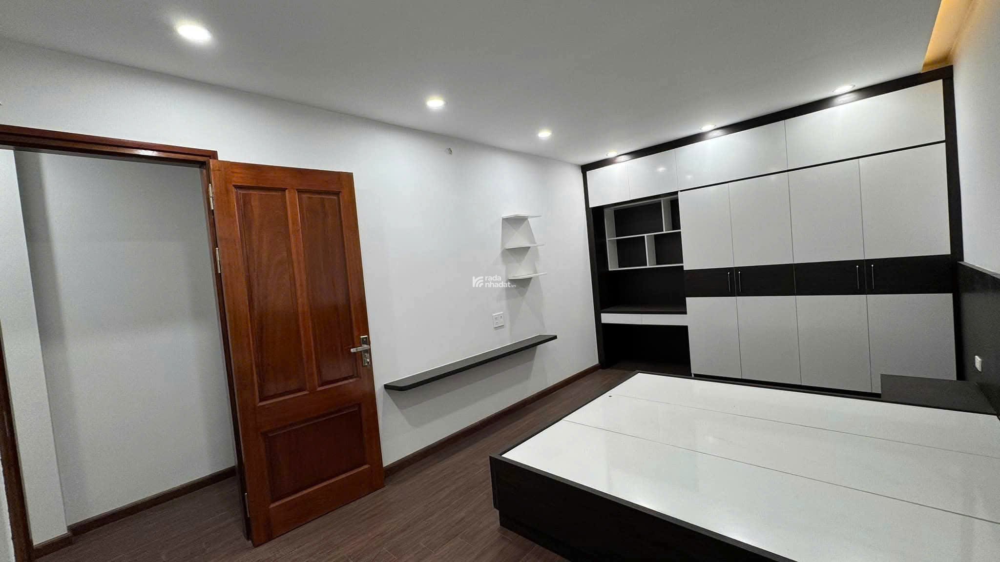 Ngõ Gốc Đề mặt phố xe tải tránh bán nhà 71m2 giá 24,5 tỷ