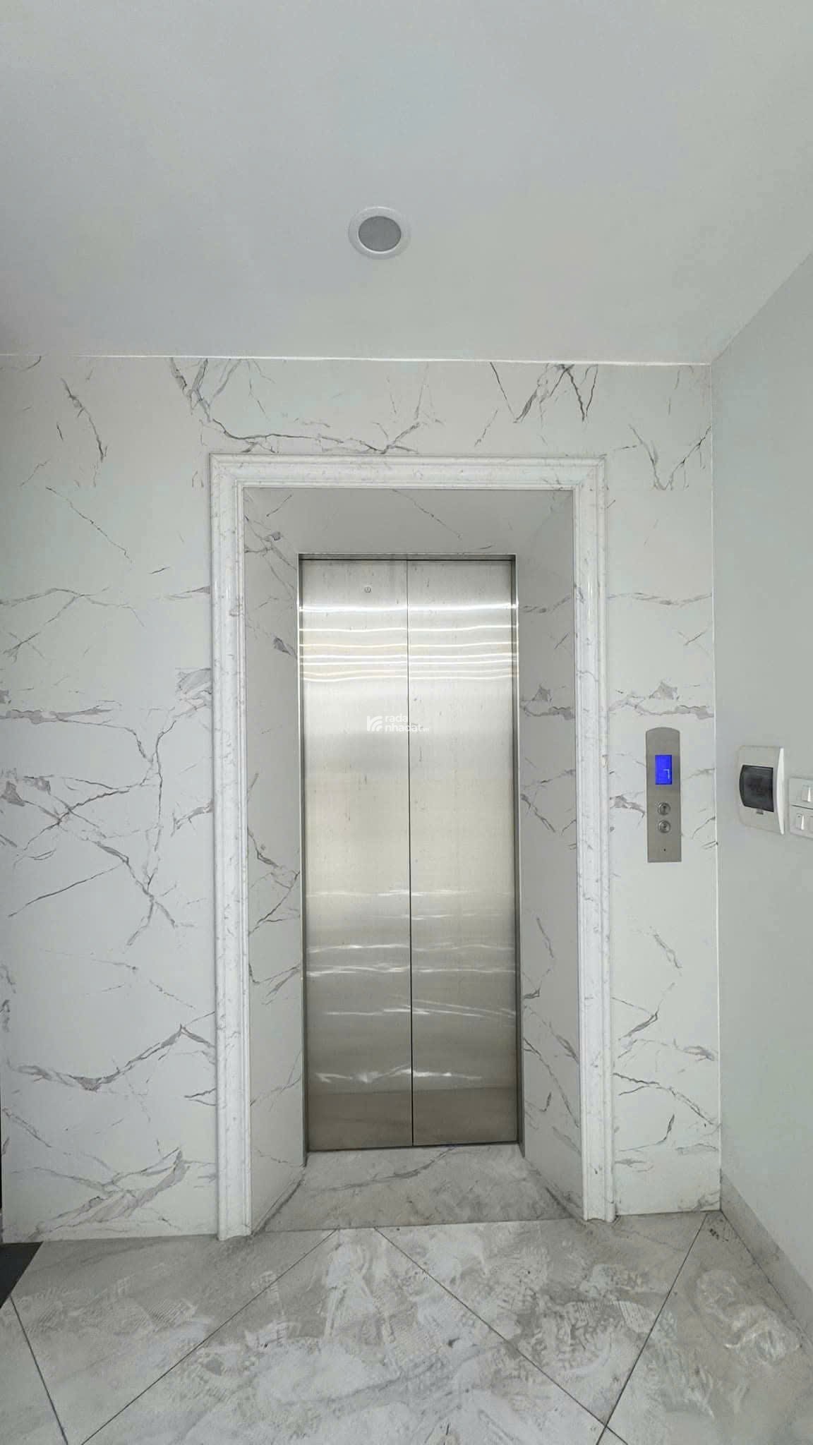 Ngõ Gốc Đề mặt phố xe tải tránh bán nhà 71m2 giá 24,5 tỷ