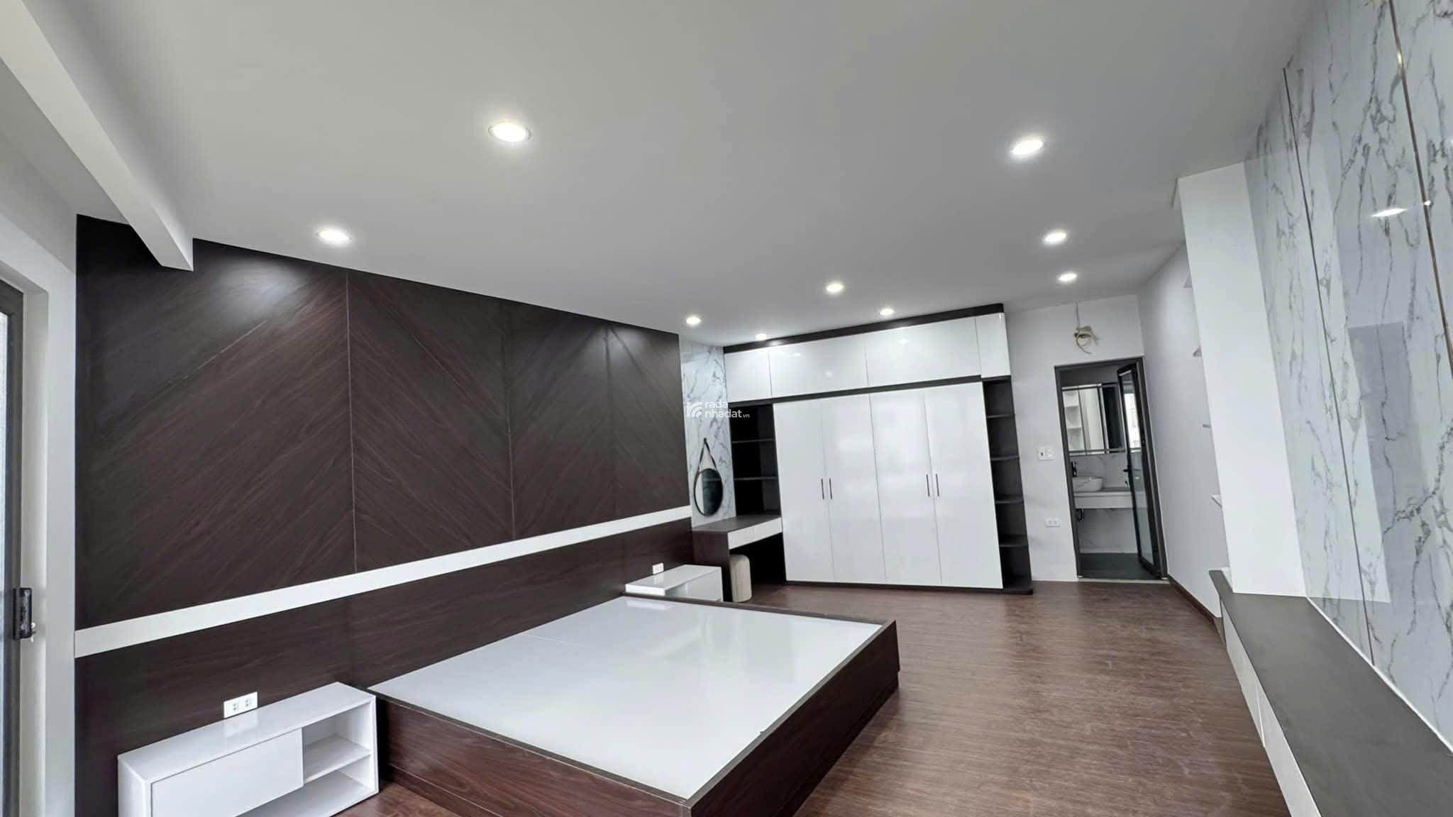 Ngõ Gốc Đề mặt phố xe tải tránh bán nhà 71m2 giá 24,5 tỷ