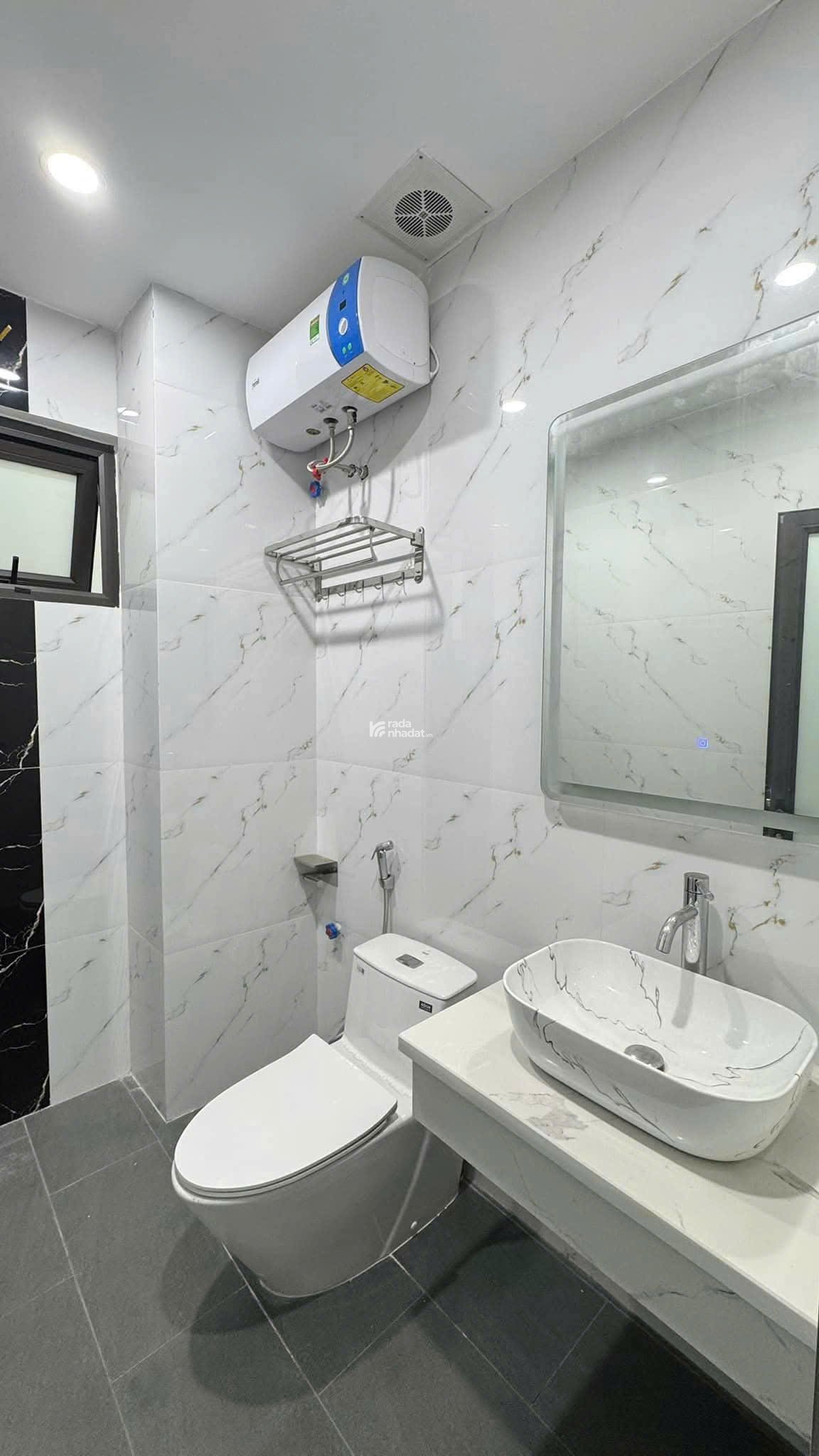 Ngõ Gốc Đề mặt phố xe tải tránh bán nhà 71m2 giá 24,5 tỷ