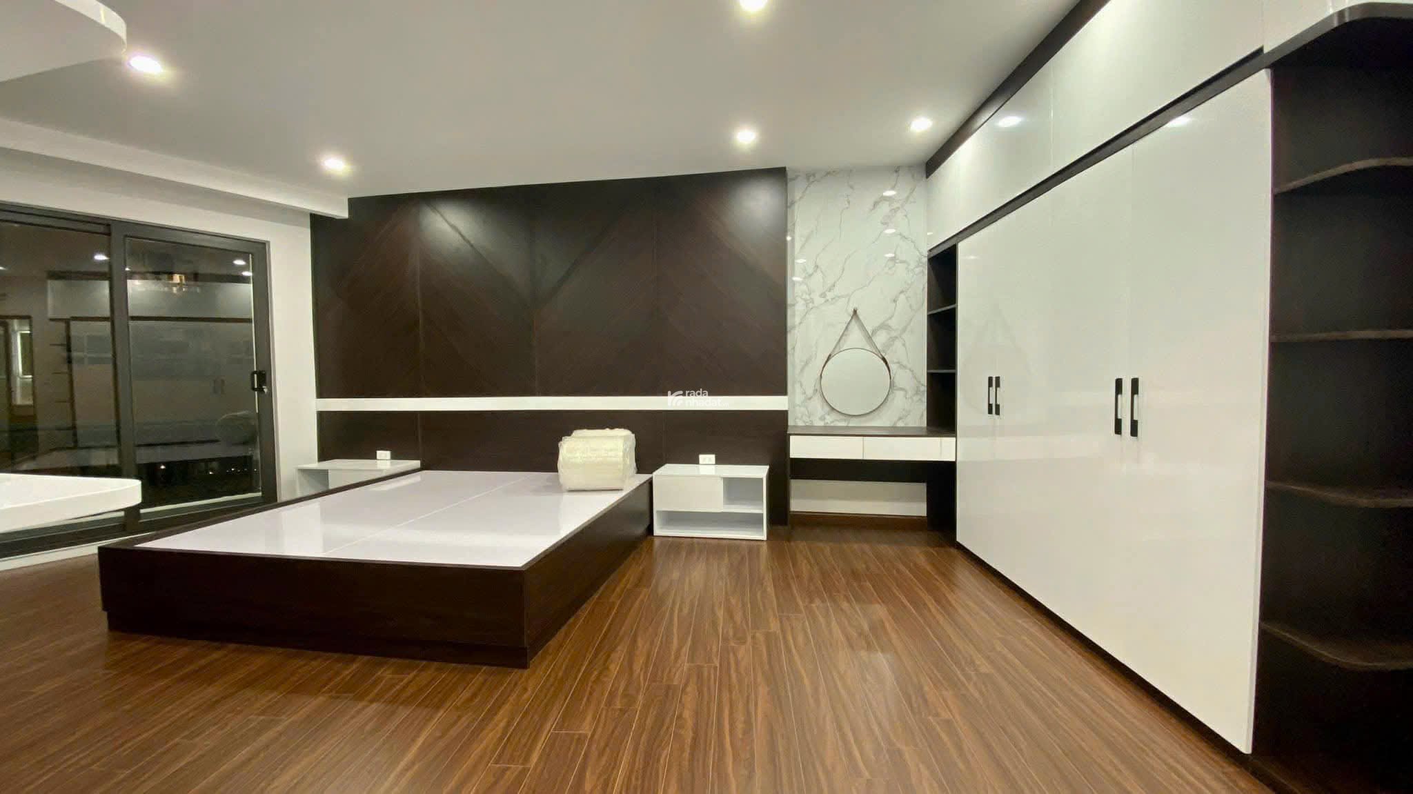 Ngõ Gốc Đề mặt phố xe tải tránh bán nhà 71m2 giá 24,5 tỷ