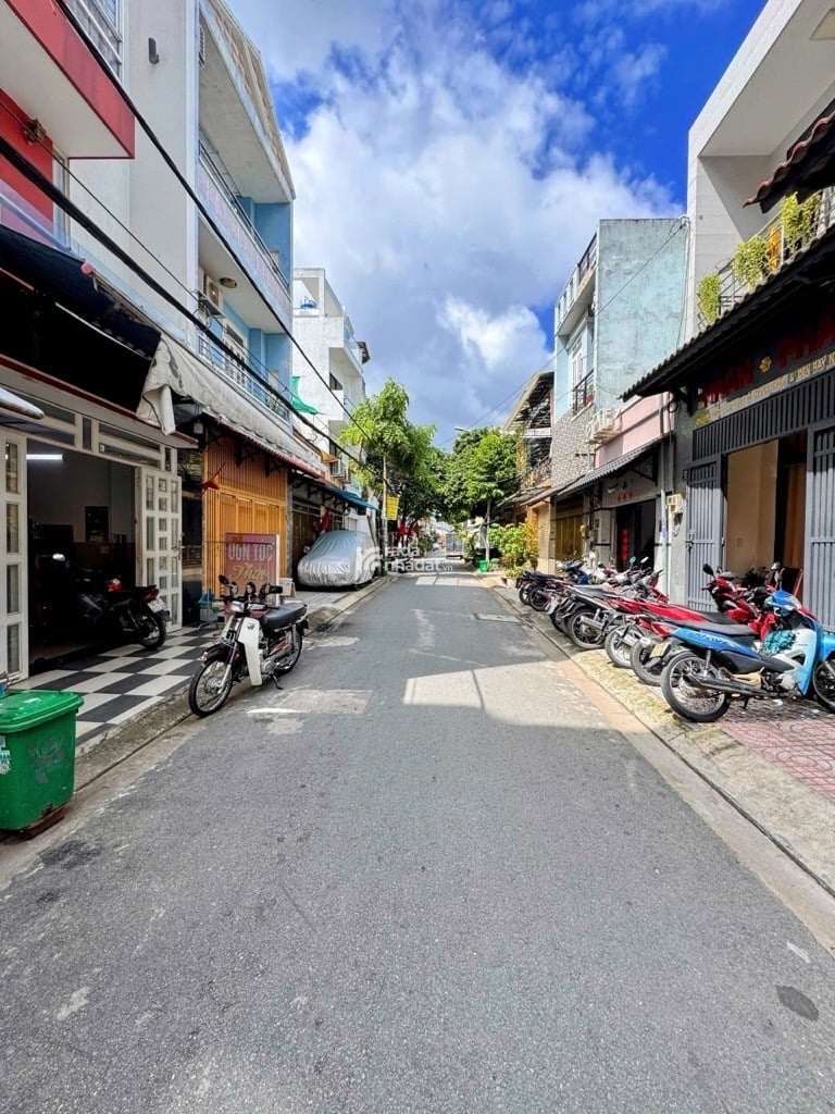 HIẾM ! Nhà Giá Rẻ - Bình Tân - Mặt Tiền -  45m2 - 4 tầng -  chỉ nhỉnh 5ty