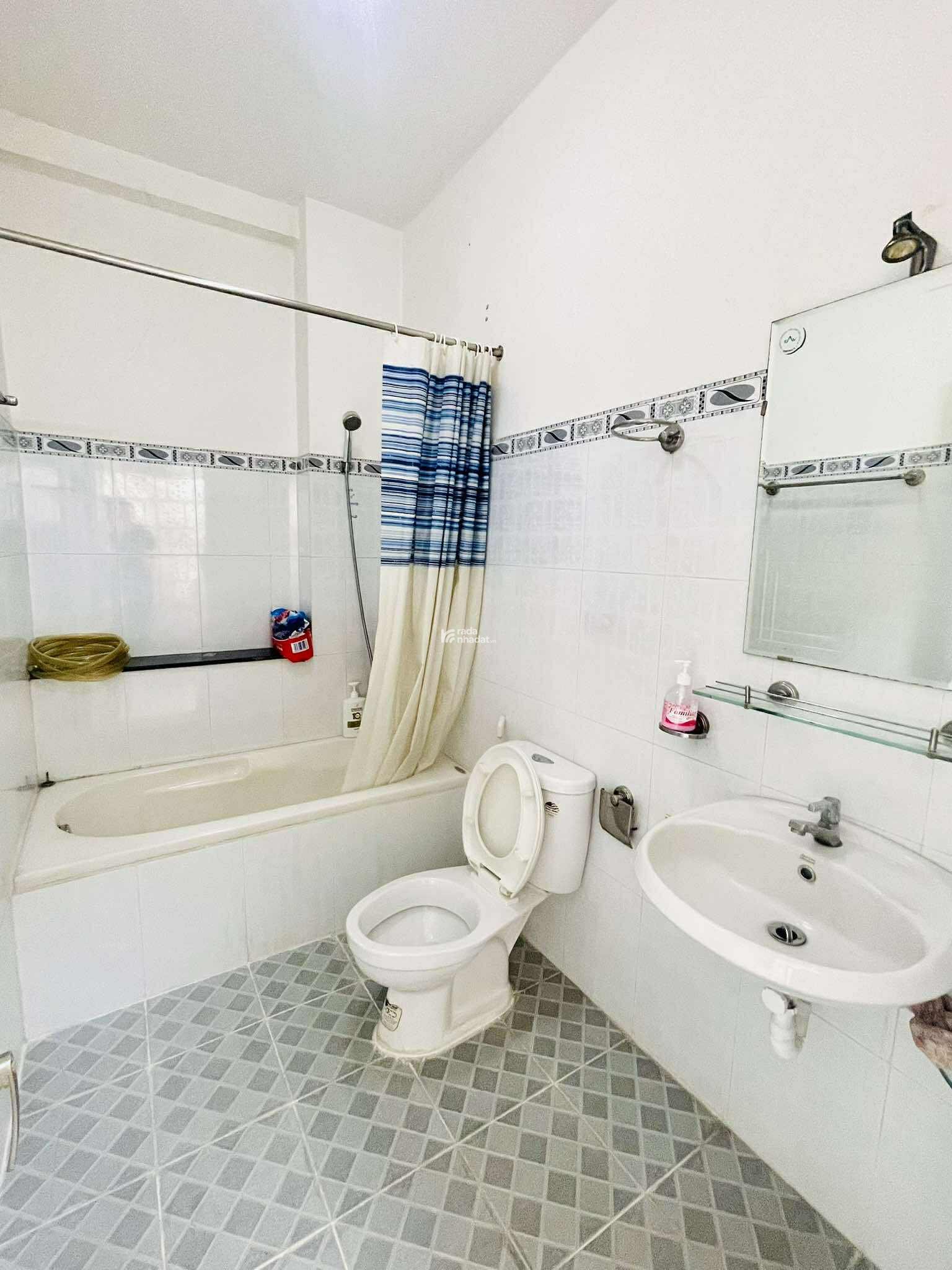 NHÀ HXH THÍCH QUẢNG ĐỨC 5 TẦNG 6 PN - 56m2 (4.6  12) - 10.5 TỶ