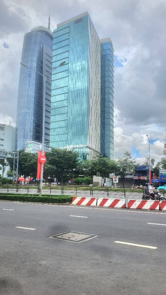 SÁT VÁCH QUẬN 1, ĐIỆN BIÊN PHỦ, BÌNH THẠNH, 90M2 TIỆN XÂY MỚI. GIẢM 550TR CHỈ CÒN 14T TL