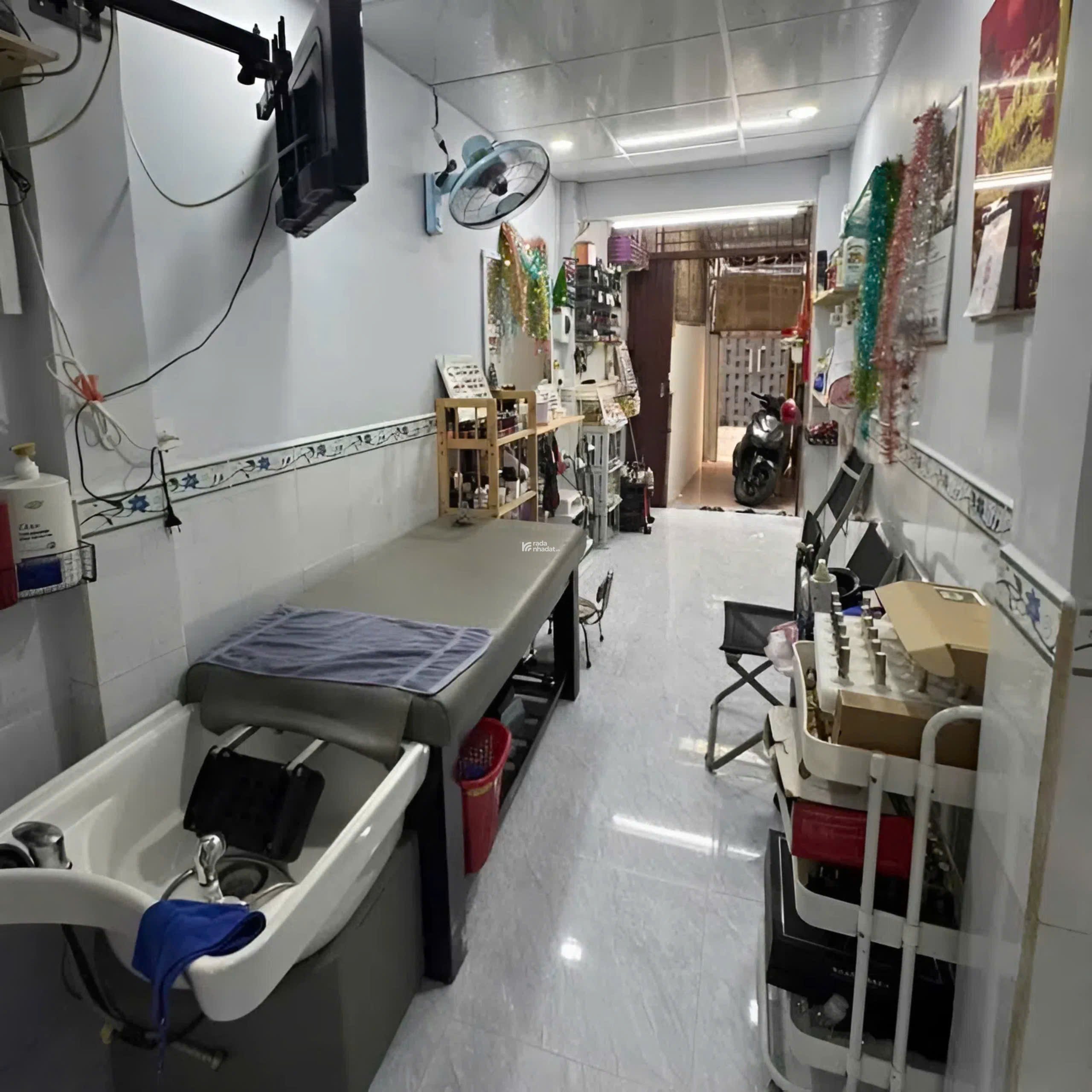 Nhà hẻm Cách Mạng Tháng Tám - QUẬN 10 - 68 m2 - 3.7 tỷ