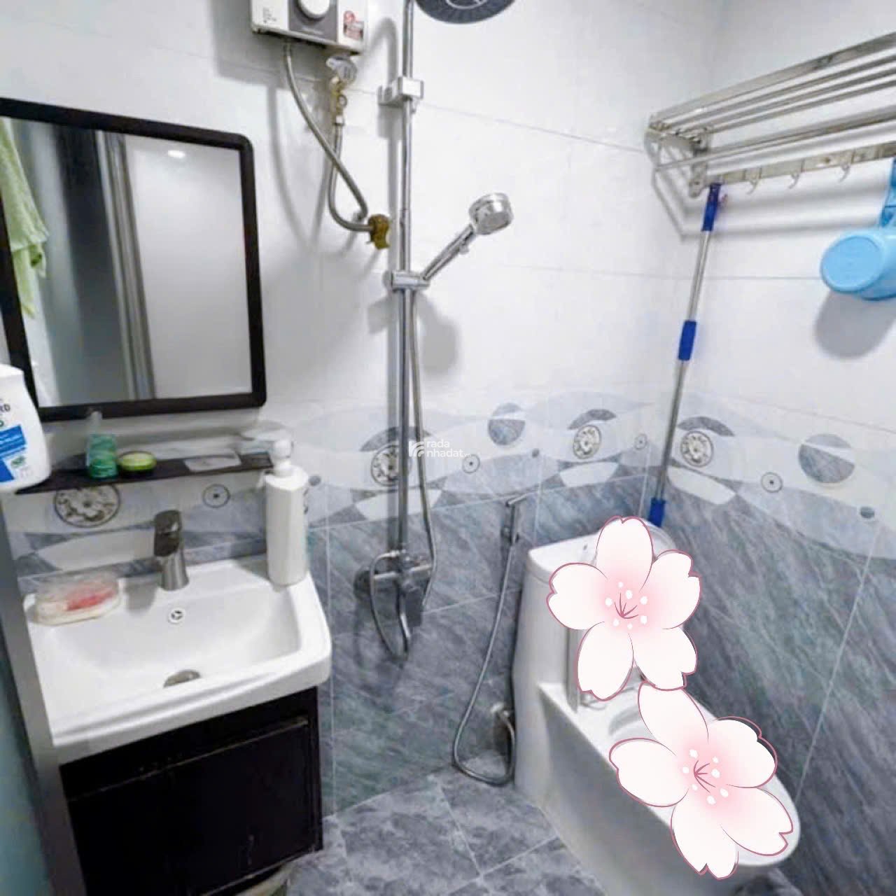 Nhà hẻm Cách Mạng Tháng Tám - QUẬN 10 - 68 m2 - 3.7 tỷ