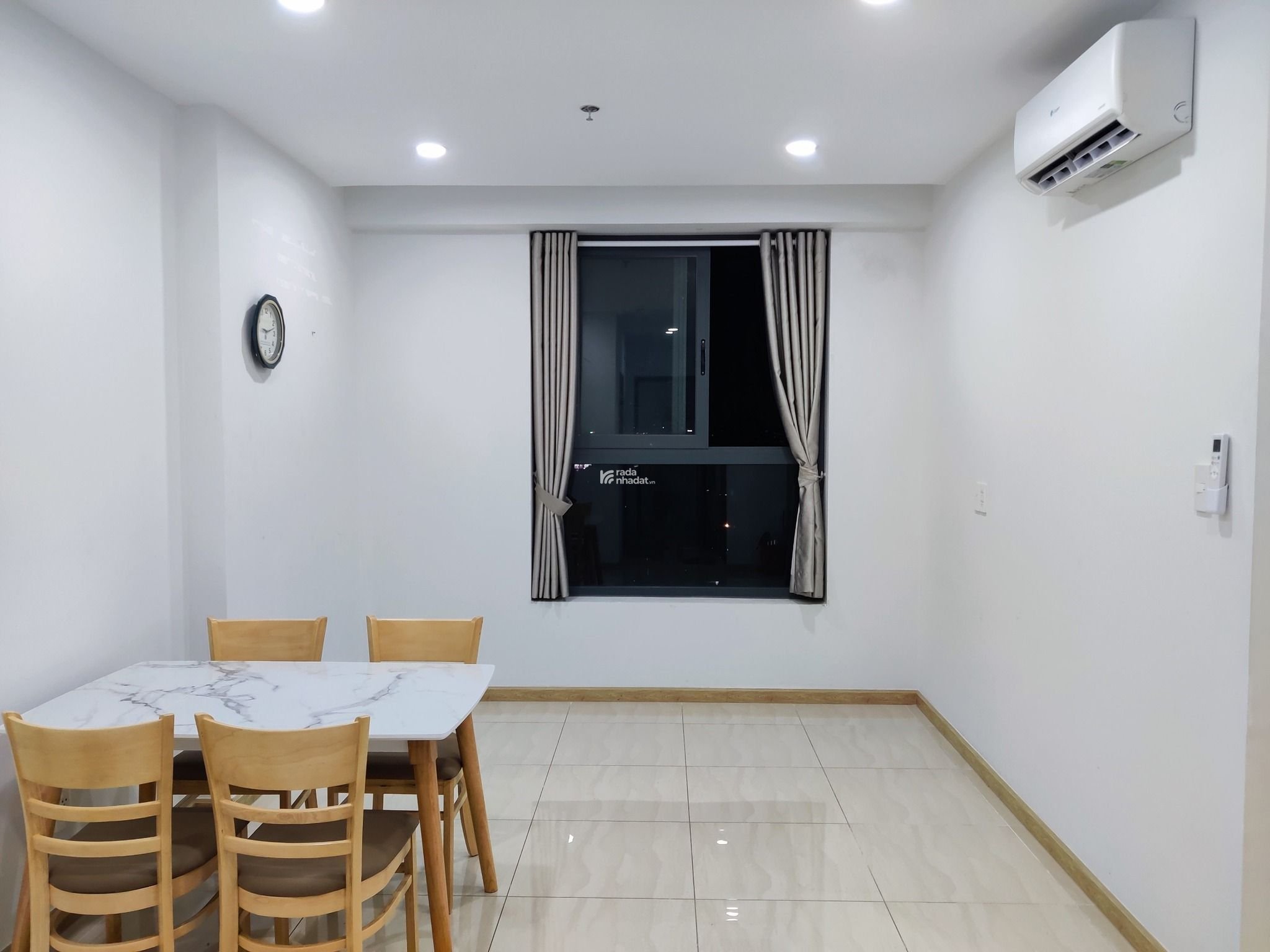 Chính chủ cho thuê CH Bcons Garden 2PN 2WC logia tầng thấp có giường, máy lạnh 5.3tr/tháng, cọc 1th