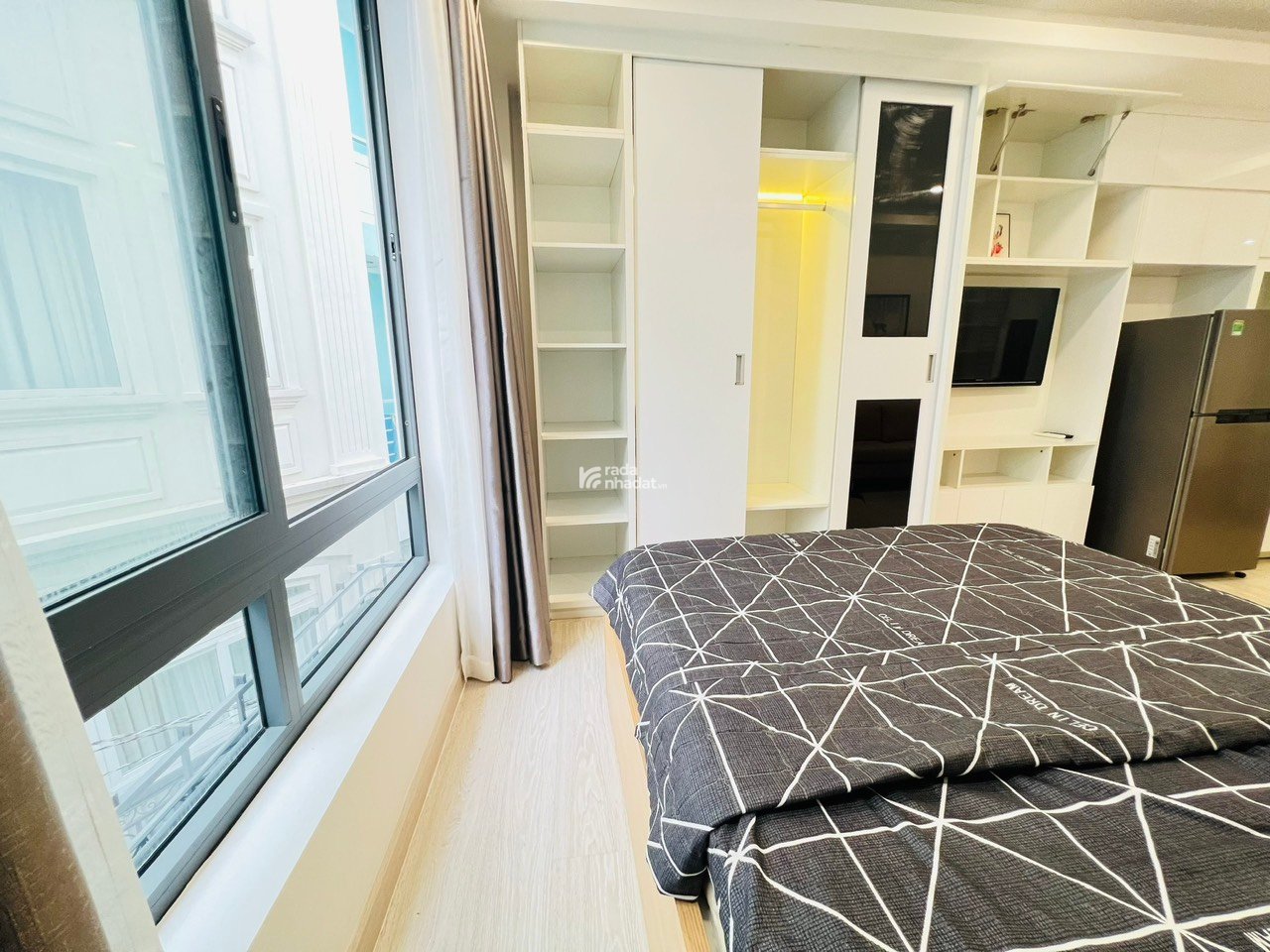 Cho thuê căn hộ quận 1, thang máy, có dịch vụ dọn phòng gần cầu Thị Nghè, Thảo Cầm Viên