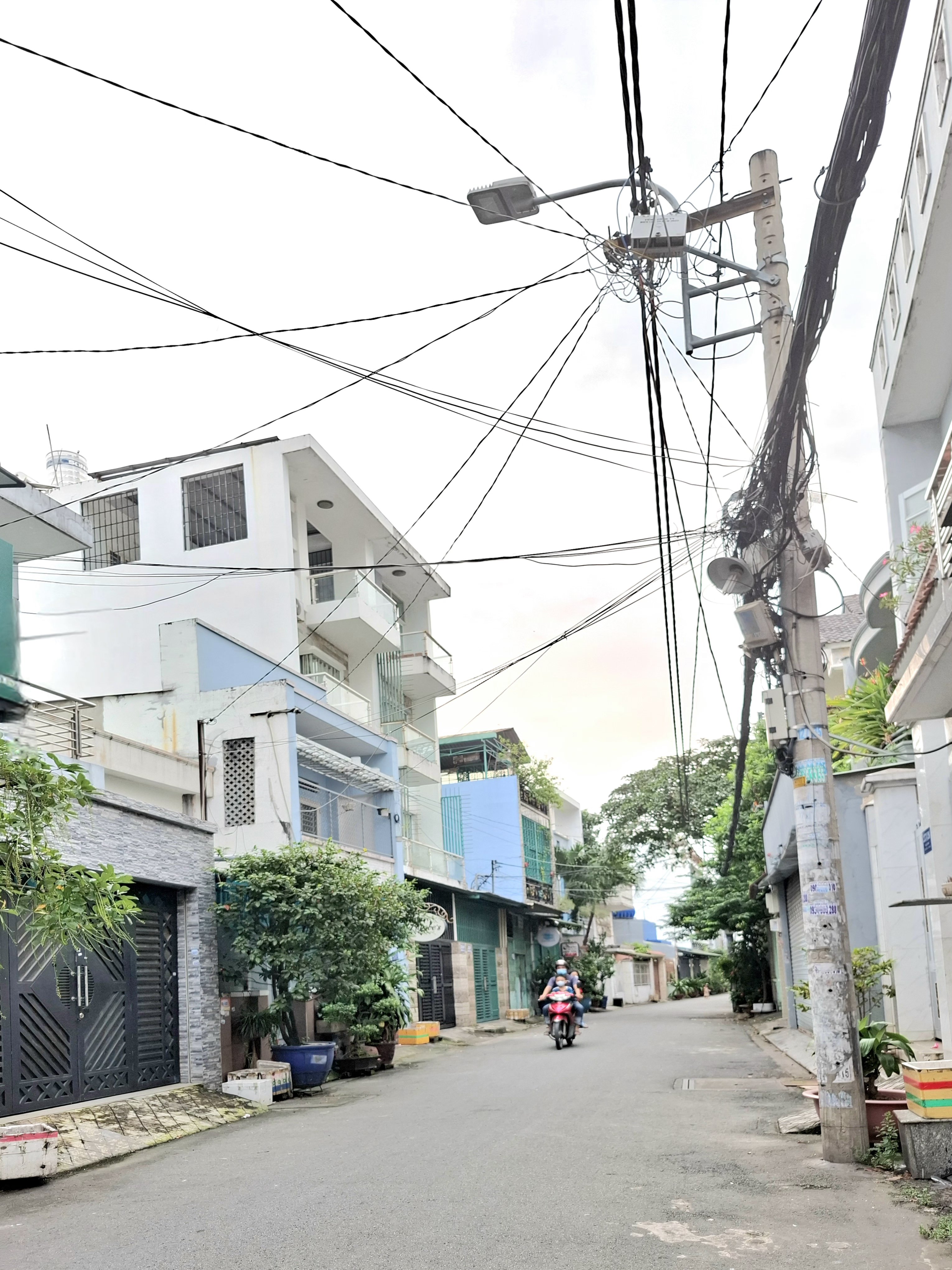 BÁN NHÀ 3 TẦNG- ĐƯỜNG  HÒA BÌNH ,ĐẦM SEN - 4x 21M - HXT - NHỈNH 8T 