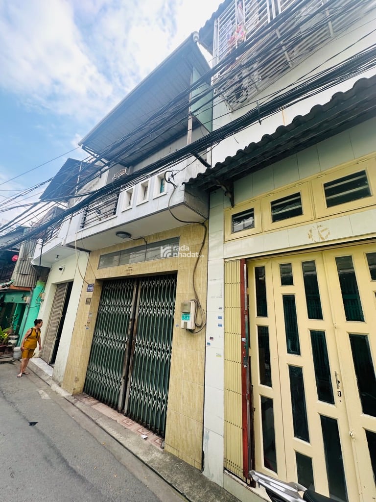 BÁN NHÀ SAU BẾN XE MIỀN TÂY DIỆN TÍCH 35  2 lầu GIÁ 2TY1 TL trí hẻm oto đậu cửa