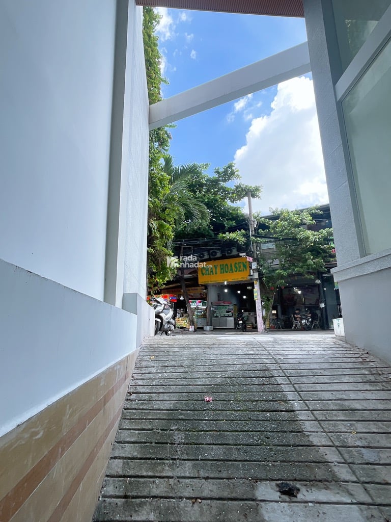 NHÀ 7 TẦNG - KHU K300 - TÂN BÌNH - NGANG KHỦNG 18M - DTCN 173M2 - DÒNG TIỀN 200TR / THÁNG - GIÁ 54 