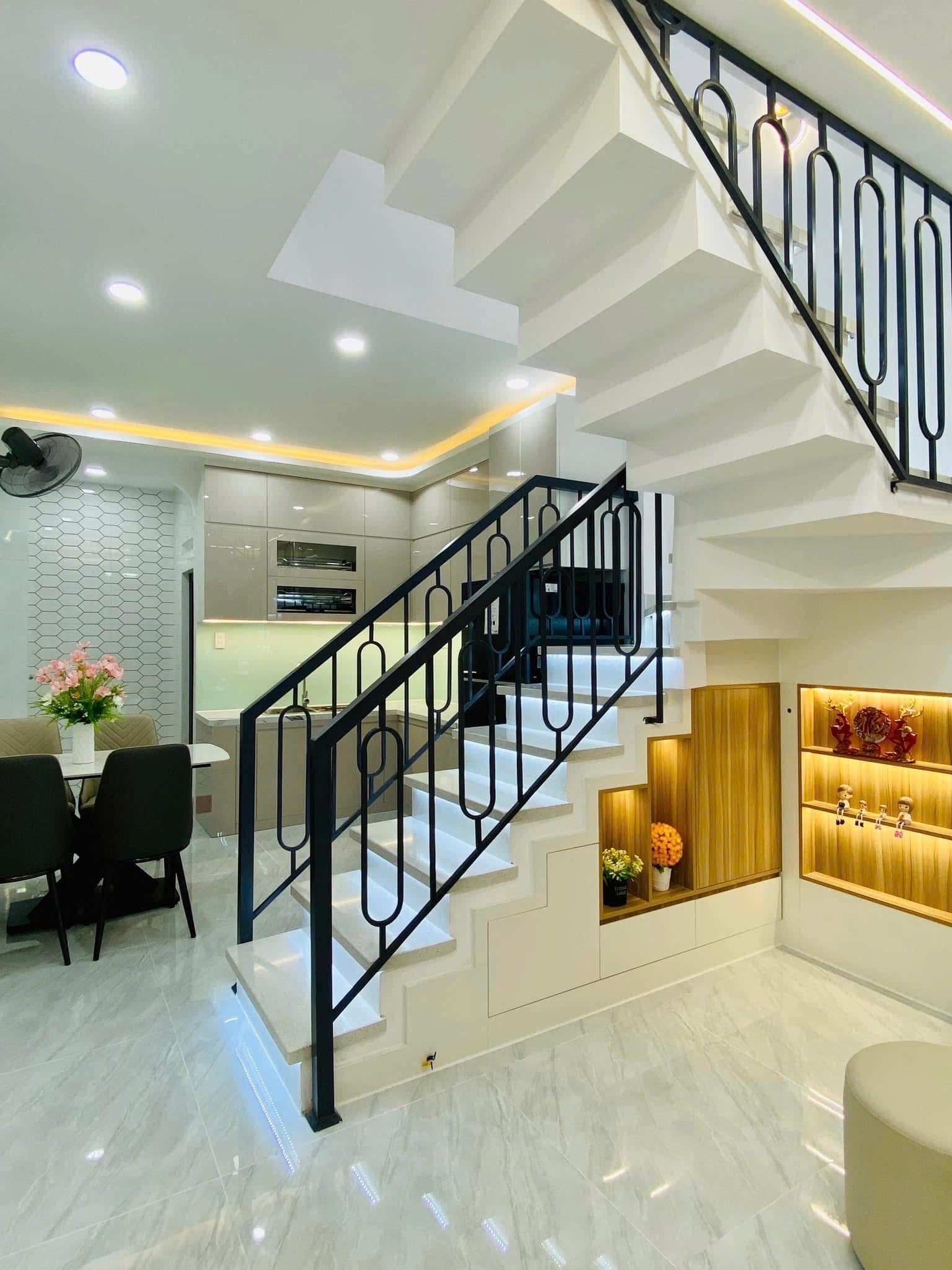 Bán nhà riêng tại Nguyễn Thiện Thuật P3 Q3 giá 2tỷ450 DT 31.36m2