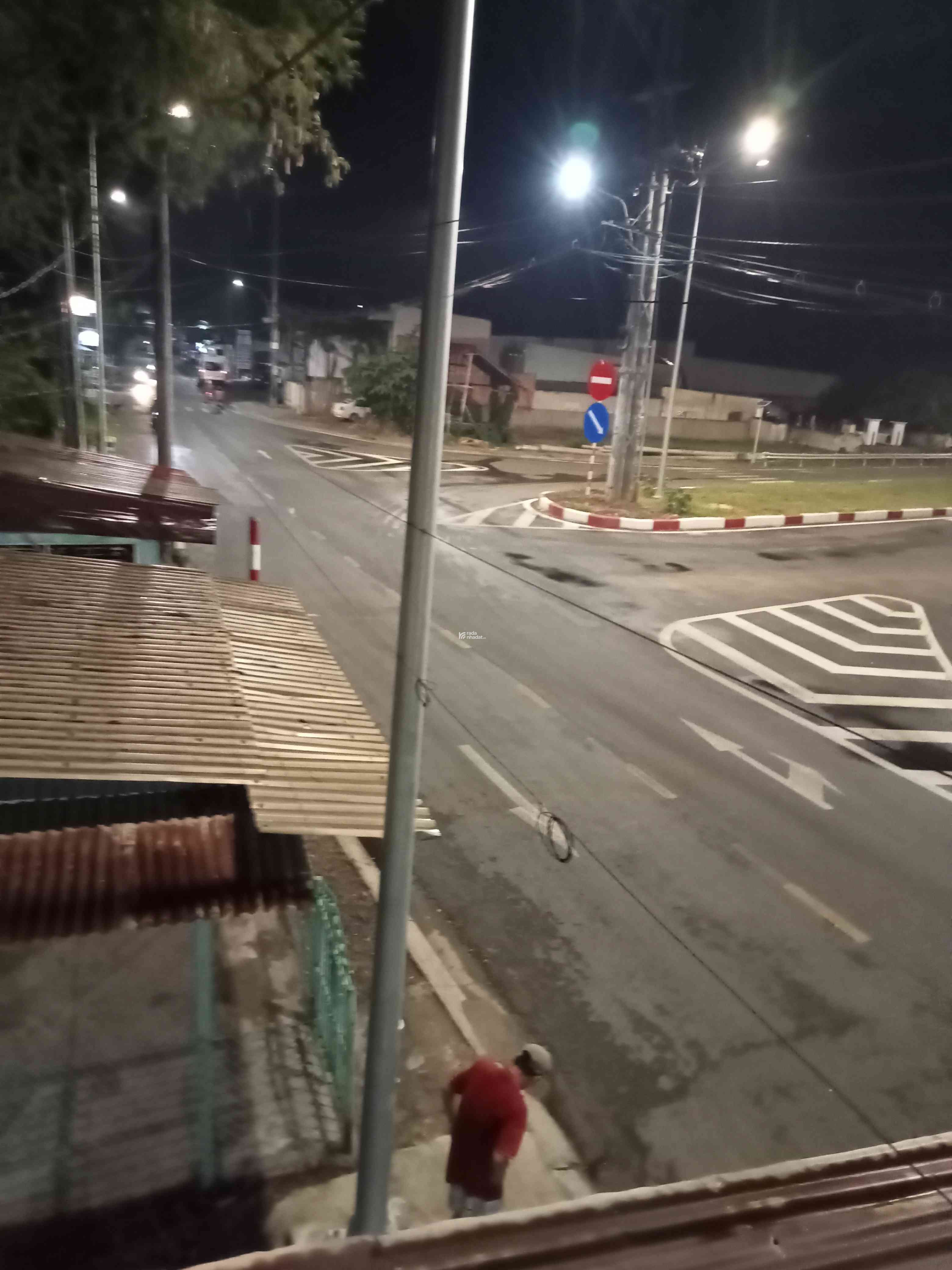 Bán nhà mặt phố.Nha 1 trệt 1 lâu . Gần chợ.Gan bên phà.Duong lớn thuận lợi kinh doanh.Gia 3 tỷ 500 