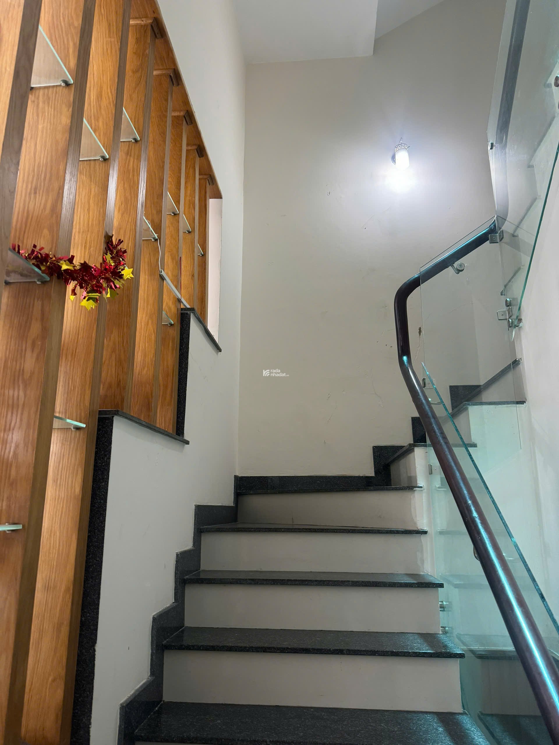 Bán Nhà Mặt tiền kinh đường Tân Hương, Tân Phú, DT: 4.2 x 24.2, Giá bán 15 tỷ.