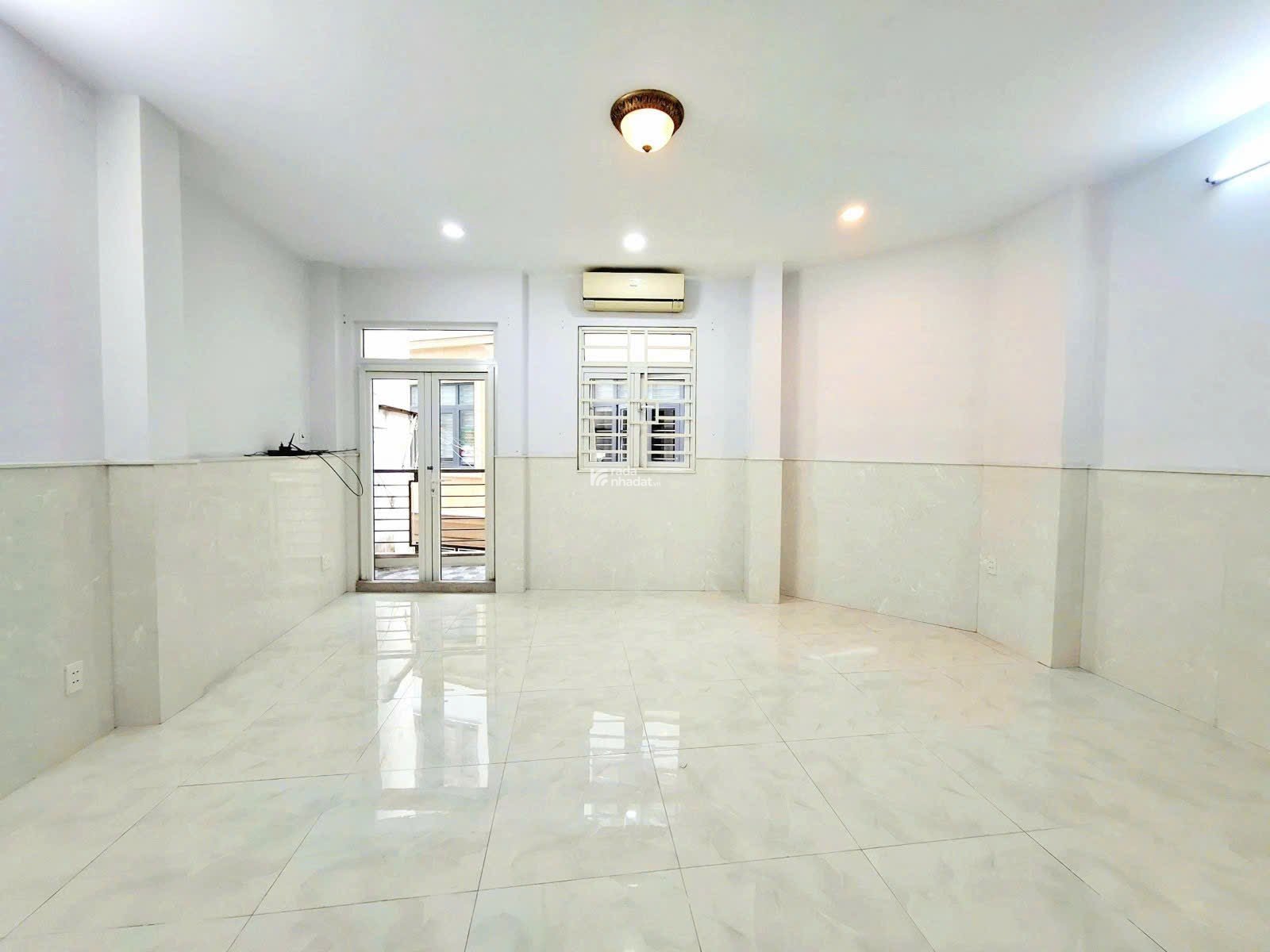 **BÁN NHÀ HẺM LÊ VĂN SỸ QUẬN 3**