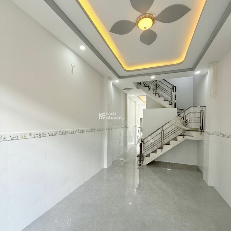 HXH 4m gần MT Âu Cơ, 4PN DT 46M2, lô góc, nhà mới dọn vào ở ngay