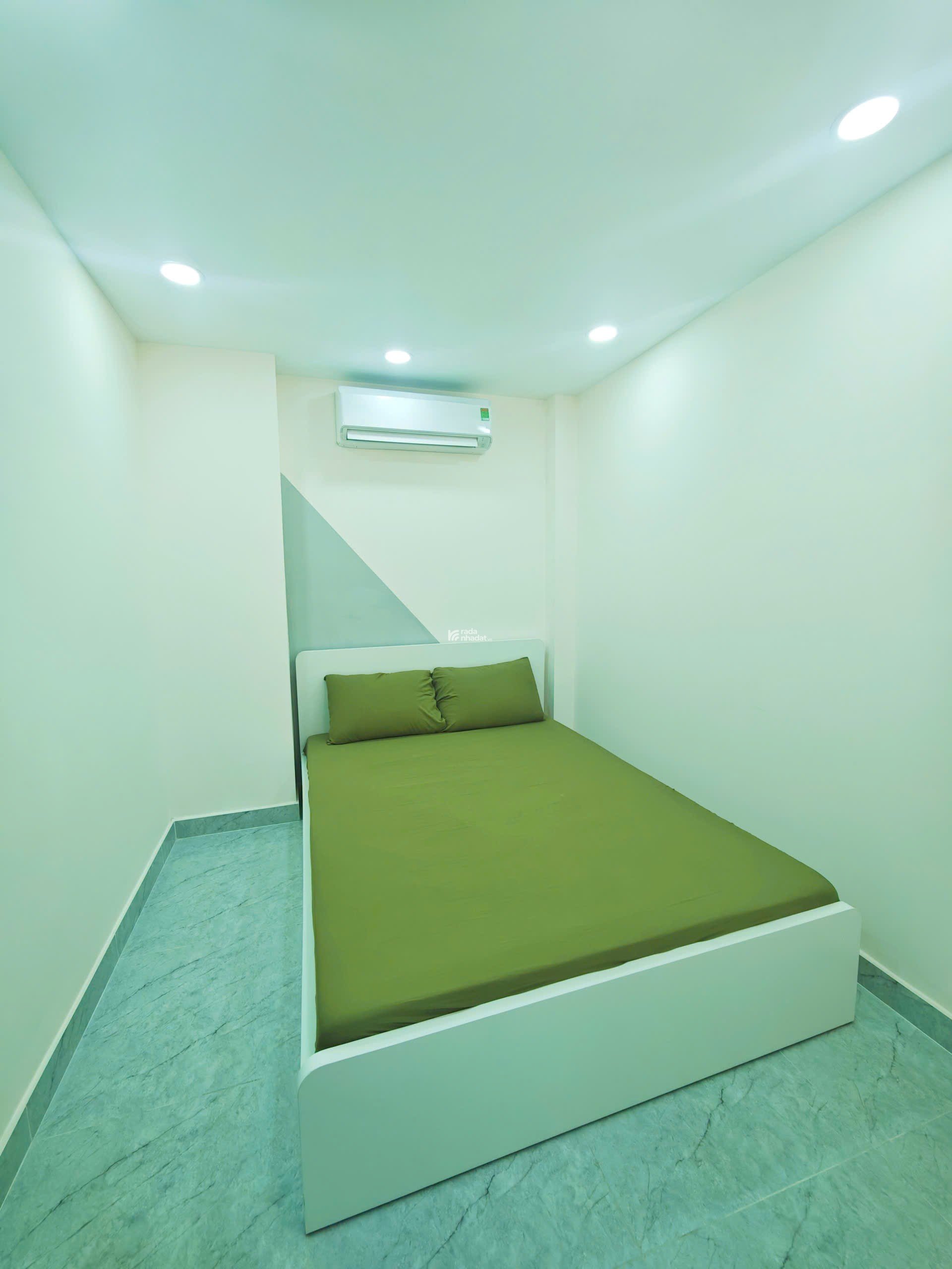 NHÀ ĐẸP TẶNG TOÀN BỘ NỘI THẤT  4.30X12 CÔNG NHẬN ĐỦ 50M2, 1 TRỆT 2 LẦU SÂN THƯỢNG.CÓ 5 PHÒNG NGỦ .
