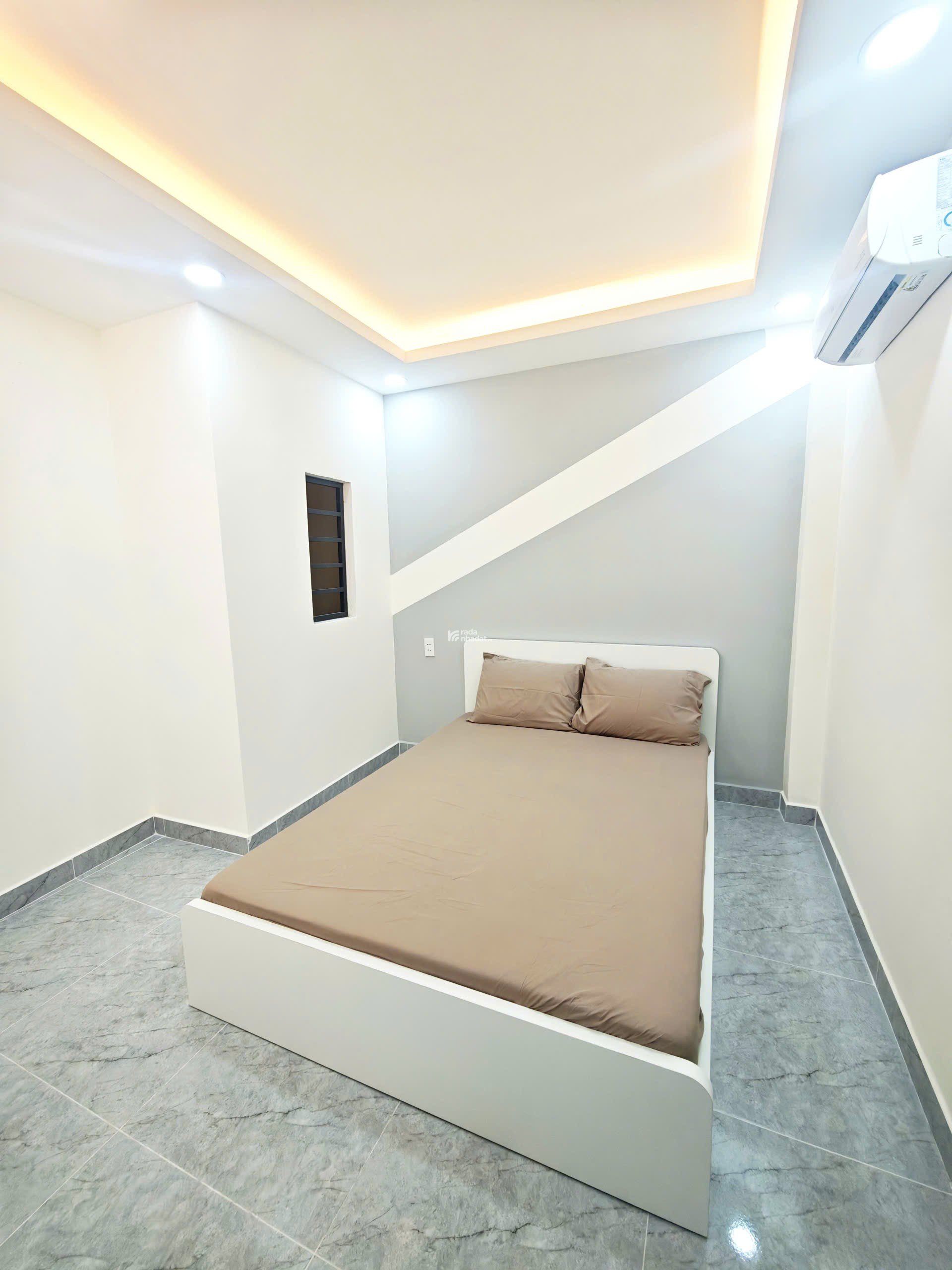 NHÀ ĐẸP TẶNG TOÀN BỘ NỘI THẤT  4.30X12 CÔNG NHẬN ĐỦ 50M2, 1 TRỆT 2 LẦU SÂN THƯỢNG.CÓ 5 PHÒNG NGỦ .