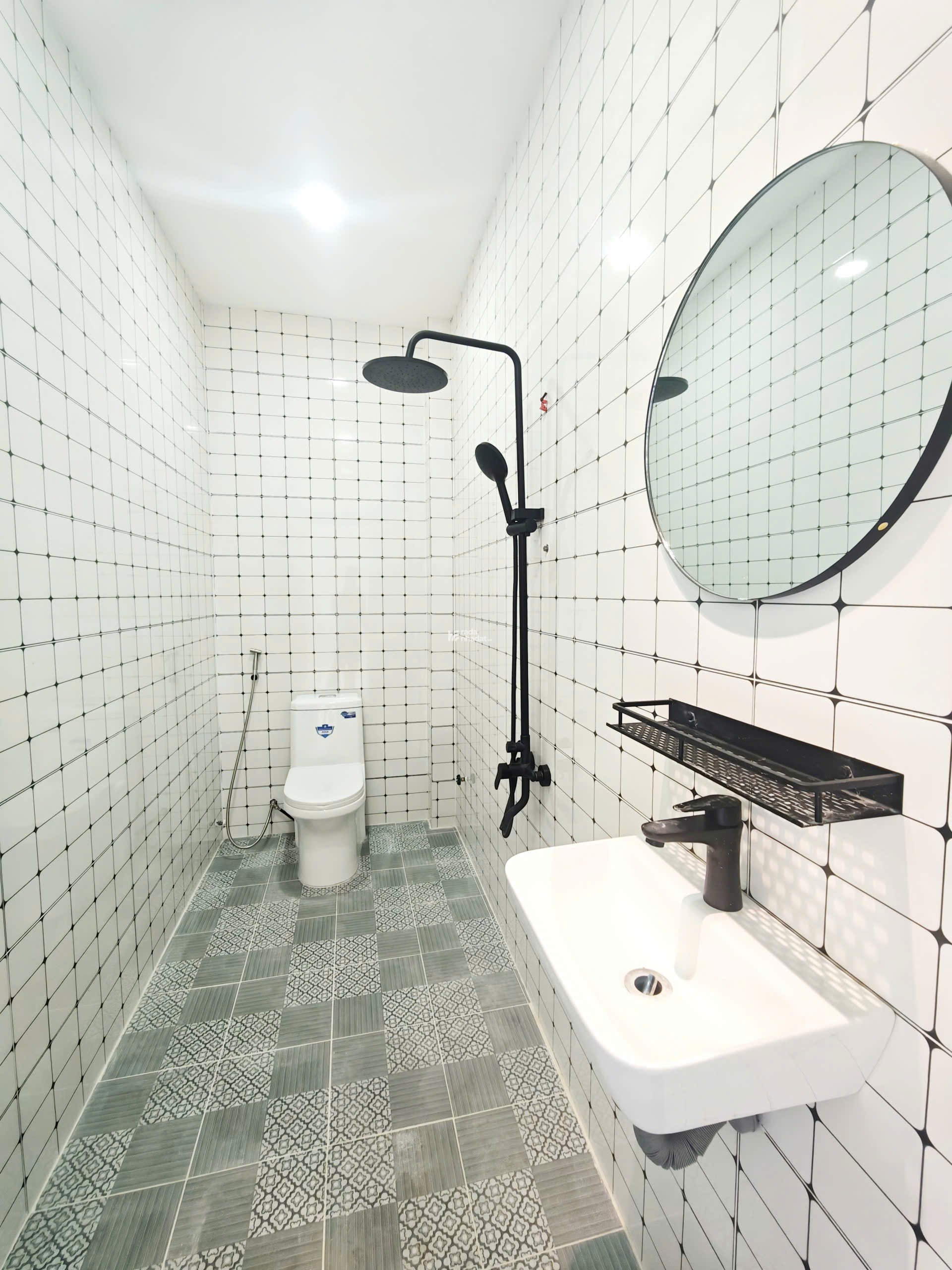 NHÀ ĐẸP TẶNG TOÀN BỘ NỘI THẤT  4.30X12 CÔNG NHẬN ĐỦ 50M2, 1 TRỆT 2 LẦU SÂN THƯỢNG.CÓ 5 PHÒNG NGỦ .