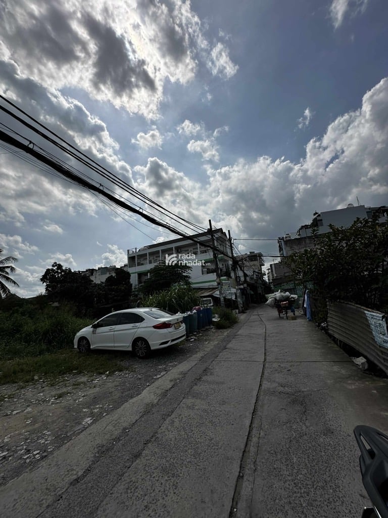 TRUNG TÂM BÌNH TÂN - NGANG CHUẨN 5M - XE HƠI SÁT NHÀ - DOANH THU SẴN 10TR/THÁNG - SỔ ĐẸP VUÔNG VỨC 