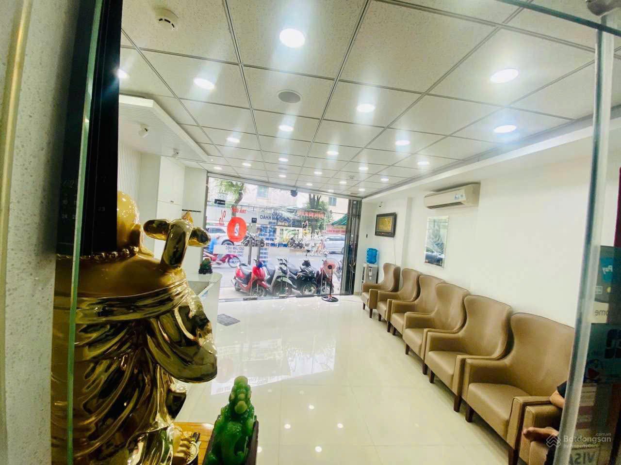 Bán nhà mặt tiền Sư Vạn Hạnh, Phường 10, Quận 10 - 19 tỷ 6 lầu có thang máy 