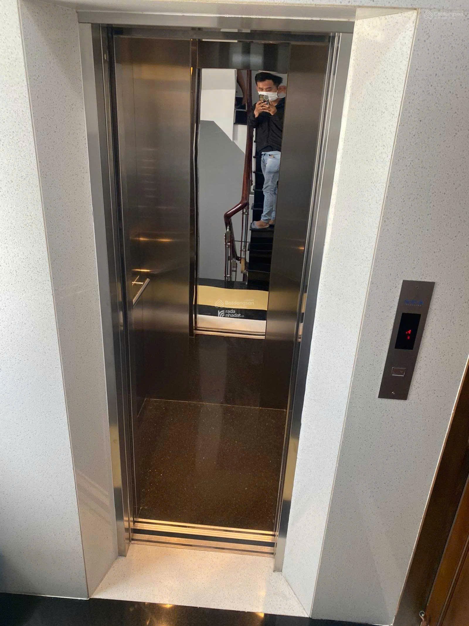 Bán nhà mặt tiền Sư Vạn Hạnh, Phường 10, Quận 10 - 19 tỷ 6 lầu có thang máy 