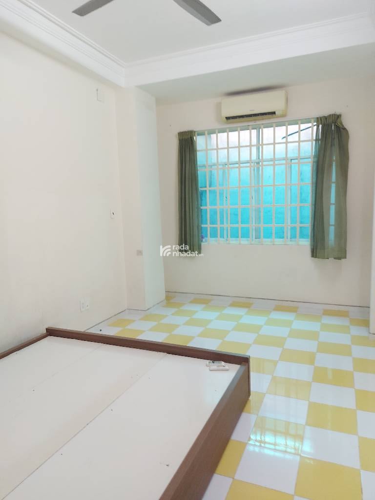 Gồm 4PN, 4WC, sân thượng, có phòng ngủ trệt cho người lớn tuổi.