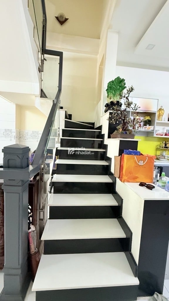 Bán nhà 2 mặt tiền đường song hành nguyễn văn quá