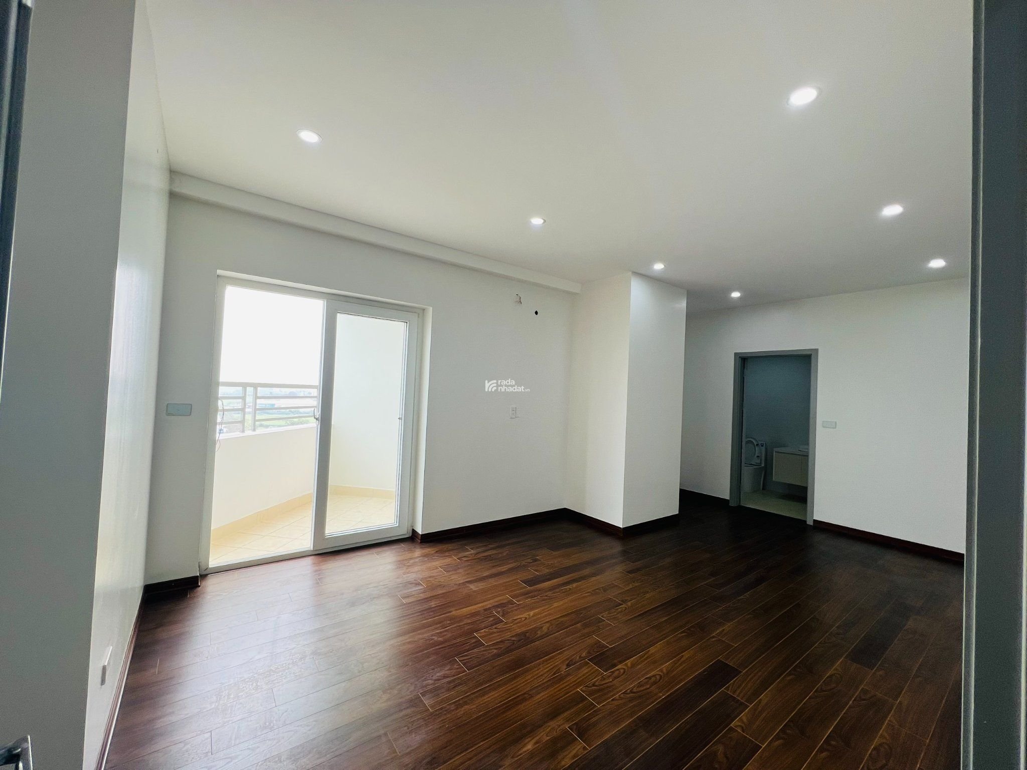 Bán căn hộ 2 ngủ tòa Đại Kim Building, mặt đường Trần Hòa, tặng nội thất - sổ đỏ riêng lâu dài