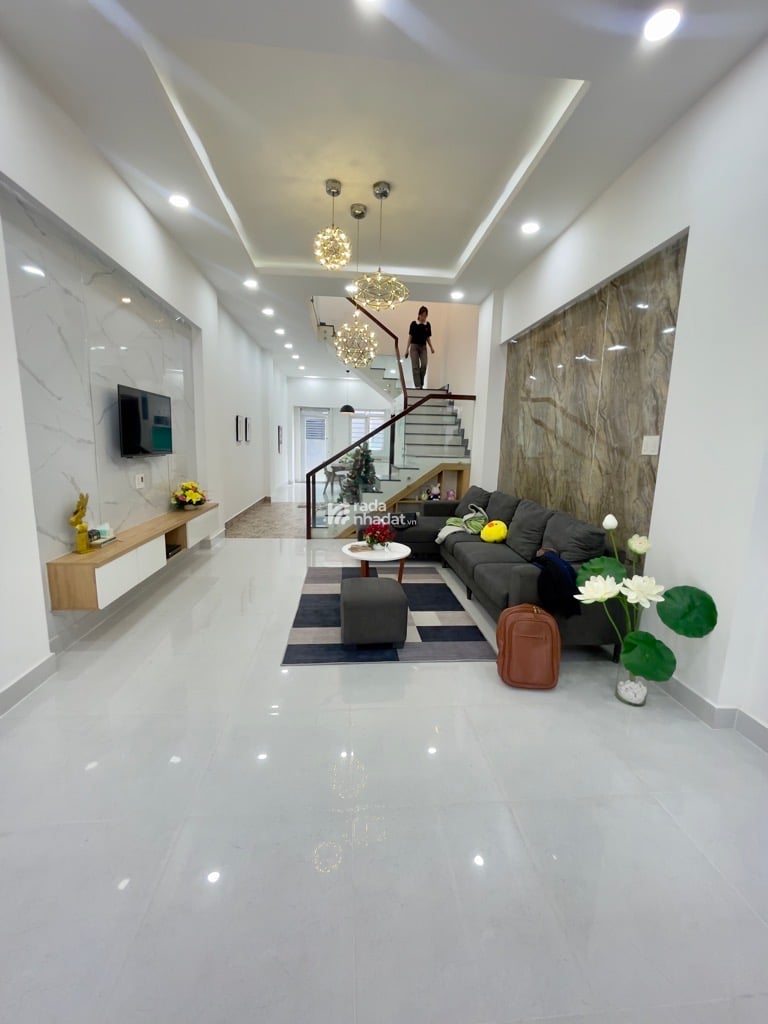 CUỐI TÂN KỲ TÂN QUÝ, PHƯỜNG BÌNH TÂN - ĐƯỜNG NHỰA 6M - NHÀ 3 TẦNG ĐẸP - 65M2 (4*16) - FULL NỘI THẤT