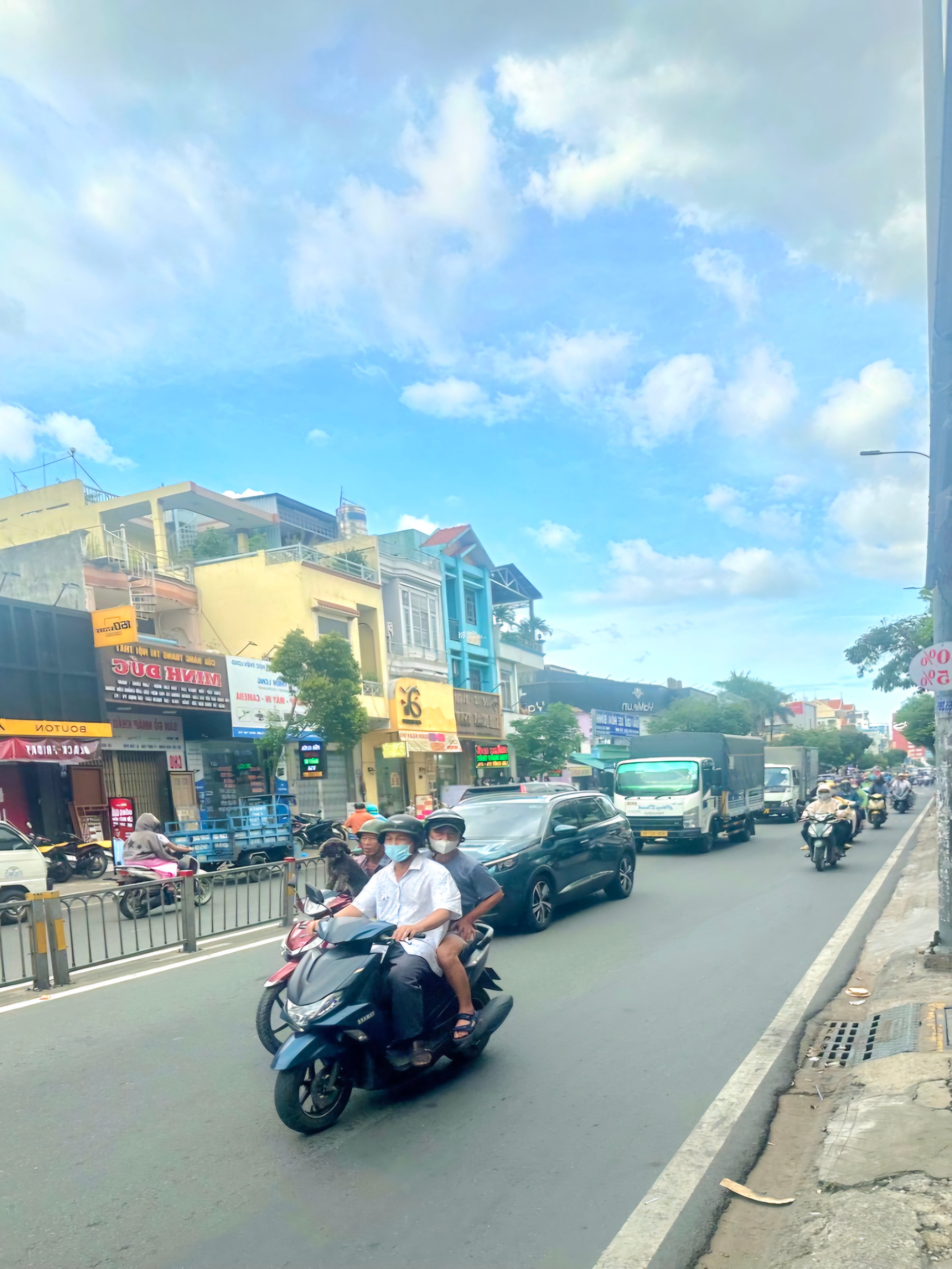 CẠNH Q11, LẠC LONG QUÂN - NHÀ ĐẸP 4 TẦNG 5PN - ĐƯỜNG 12M CÓ LỀ - DÁ 9,xT