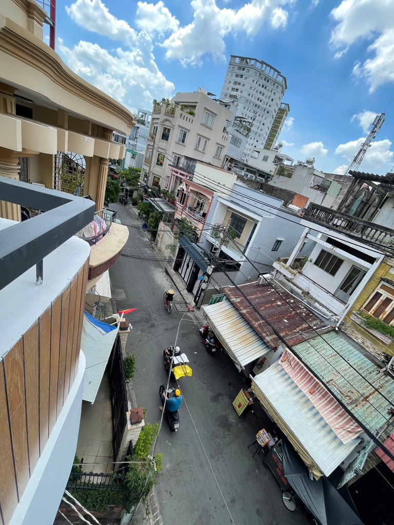 HẺM XE TẢI 8M TRUNG TÂM TÂN PHÚ - KẾ QUẬN 11 - 100M2 - 3 TẦNG NHÀ MỚI Ở NGAY - NHÀ ĐẸP