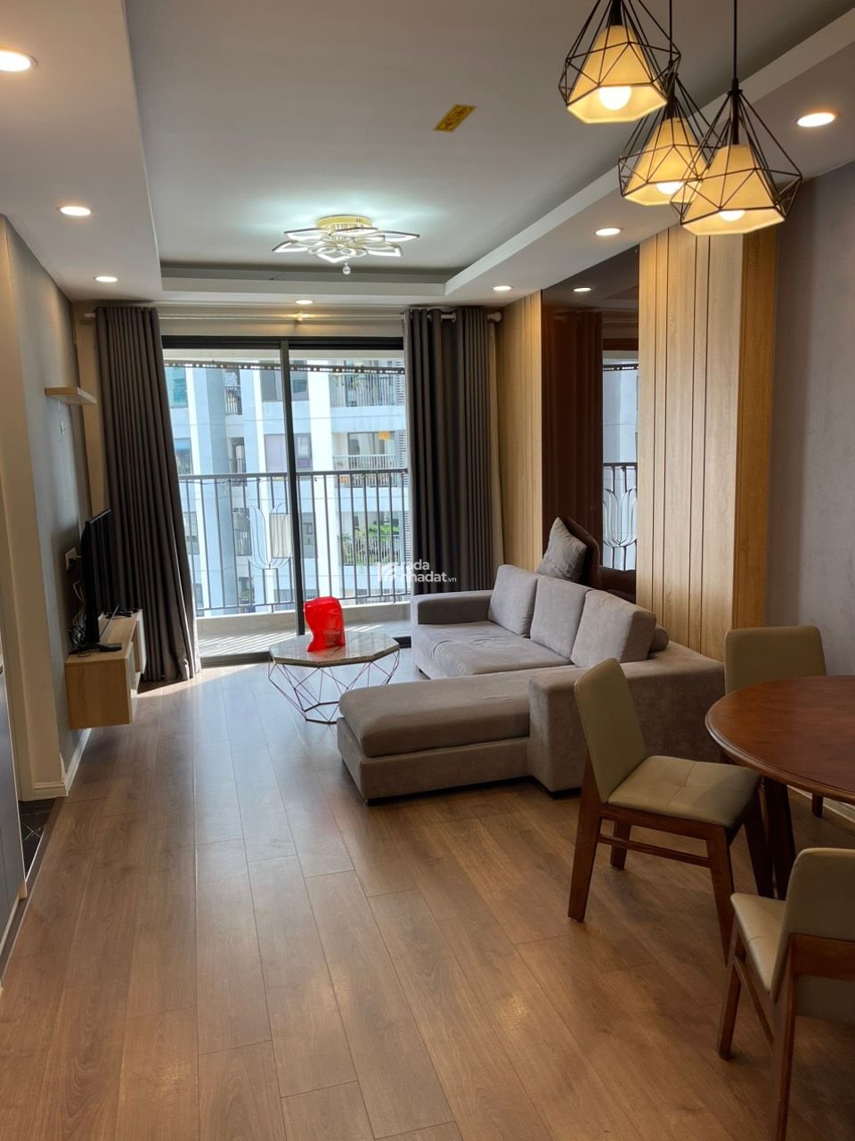Chính chủ bán gấp căn hộ 3 ngủ góc full đồ