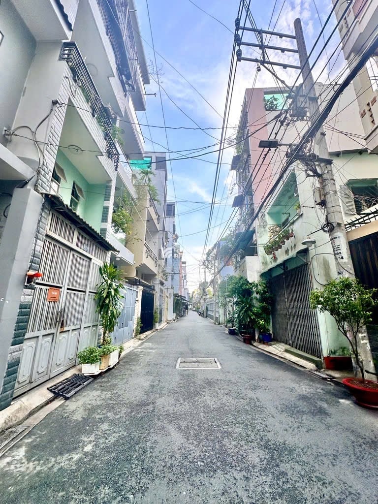Huỳnh Văn Bánh - Chính Chủ - Đã Hoàn Công - Hẻm Xe Hơi - DT 45M Dài 14M , 4 Tầng Đúc Với 5PN,4WC