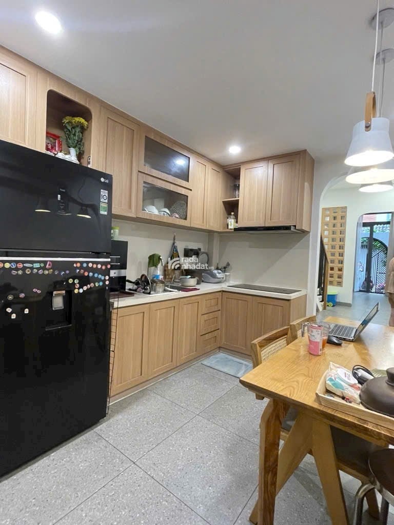 SIÊU PHẨM  PHẠM VĂN BẠCH PHƯỜNG 15 - TÂN BÌNH- TẶNG NỘI THẤTDIỆN TÍCH 52 M2 - 2 TẦNG BTCT - NỞ HẬU 