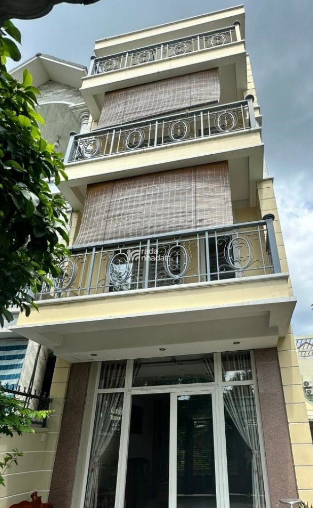 NGAY CỔNG VẠN PHÚC CITY, 4 TẦNG NỘI THẤT CAO CẤP ÔTÔ VÀO NHÀ 8,6X25 CHỈ 28 TỶ.
