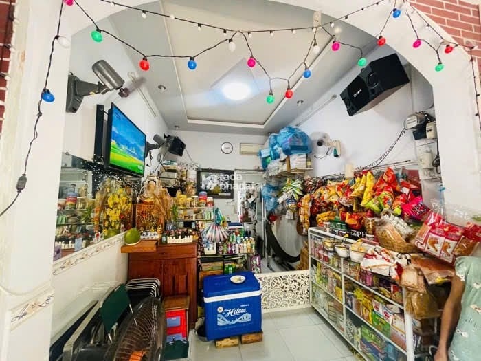 MẶT TIỀN KINH DOANH- 2 MẶT ĐƯỜNG XE HƠI TRƯỚC SAU THOÁNG MÁT- KHU VIP GẦN UBND PHÚ NHUẬN.