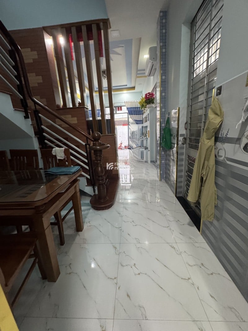 BT, lô góc 68m2 (4 x17)4PN, 5WC, 4 tầng BTCT, 1 trệt, 2 lầu, sân thượng. 5.4 tỷ