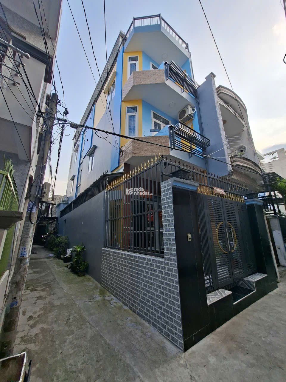 BT, lô góc 68m2 (4 x17)4PN, 5WC, 4 tầng BTCT, 1 trệt, 2 lầu, sân thượng. 5.4 tỷ