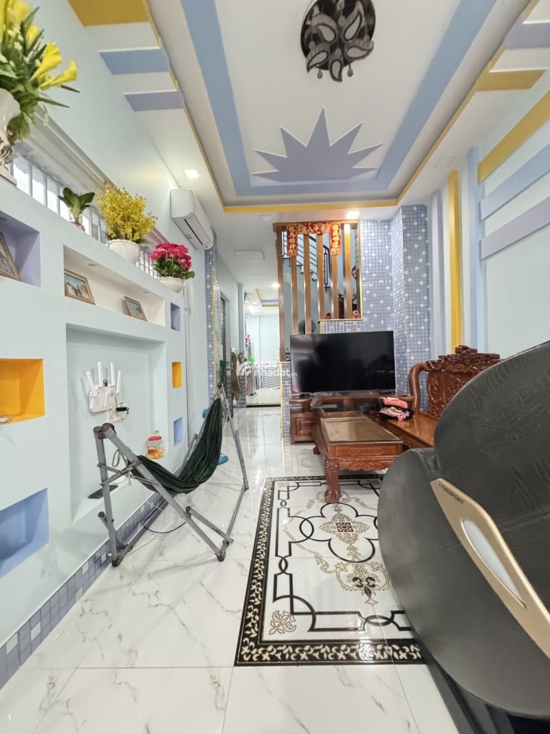 BT, lô góc 68m2 (4 x17)4PN, 5WC, 4 tầng BTCT, 1 trệt, 2 lầu, sân thượng. 5.4 tỷ